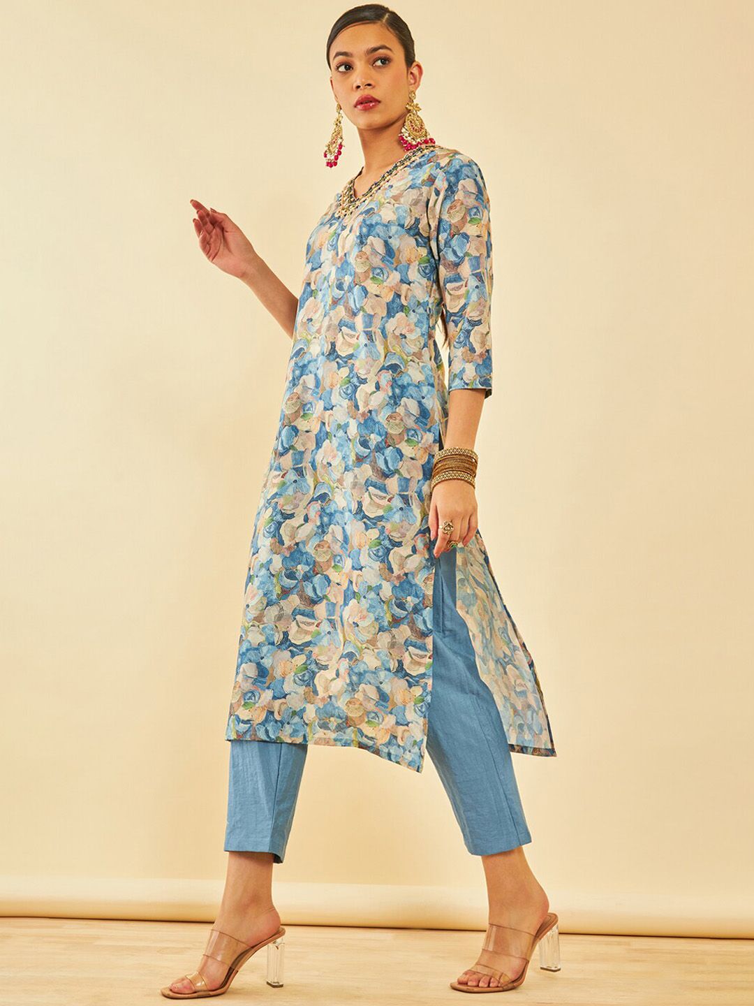 Dhiyona SO Women's Floral Printed V-Neck Three-Quarter Sleeves Beads and Stones Kurta with Trousers