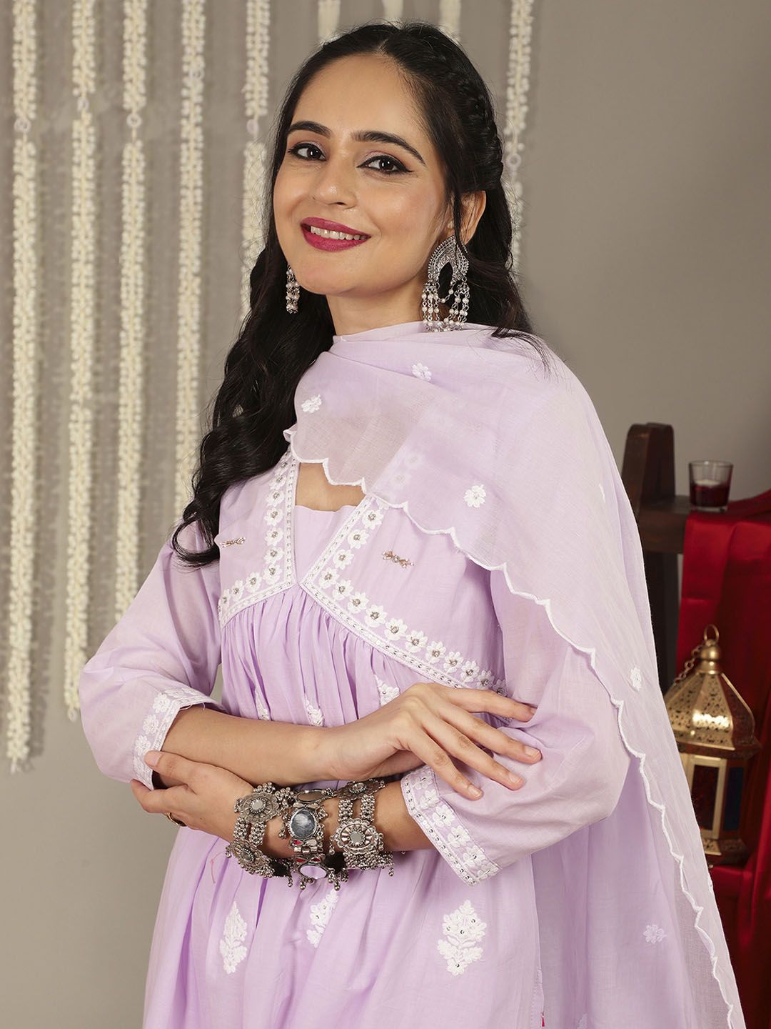 Dhiyona VA Women'sFloral Embroidered Empire Thread Work Pure Cotton Kurta With Trousers & Dupatta