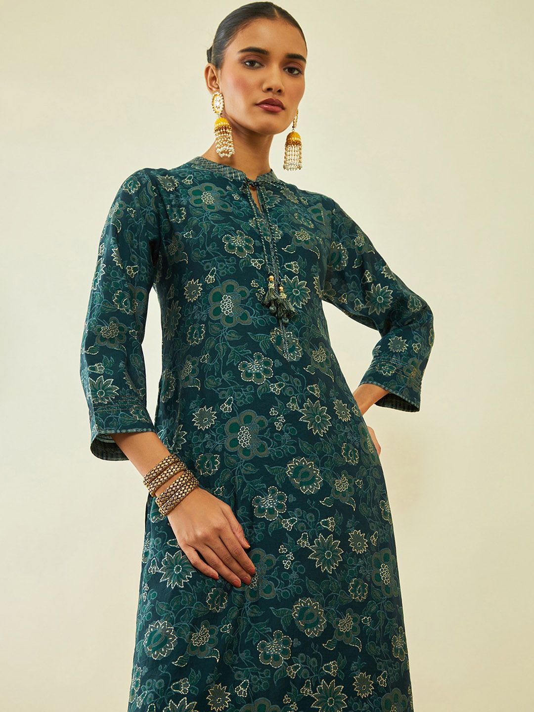 Dhiyona SO Women's Floral Printed Tie Up Neck Regular Kurta With Trousers