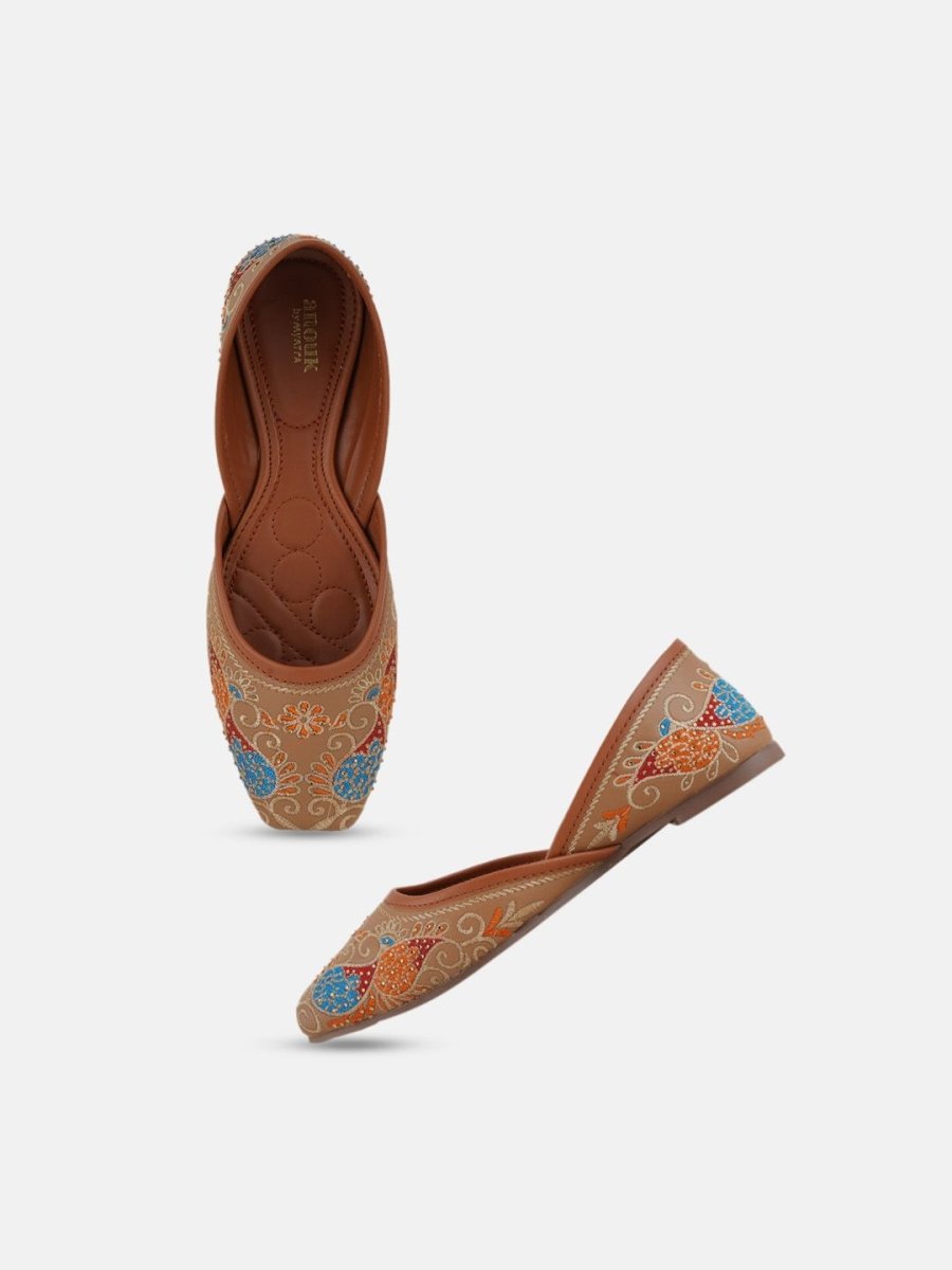 Dhiyona AK Embellished Mojaris