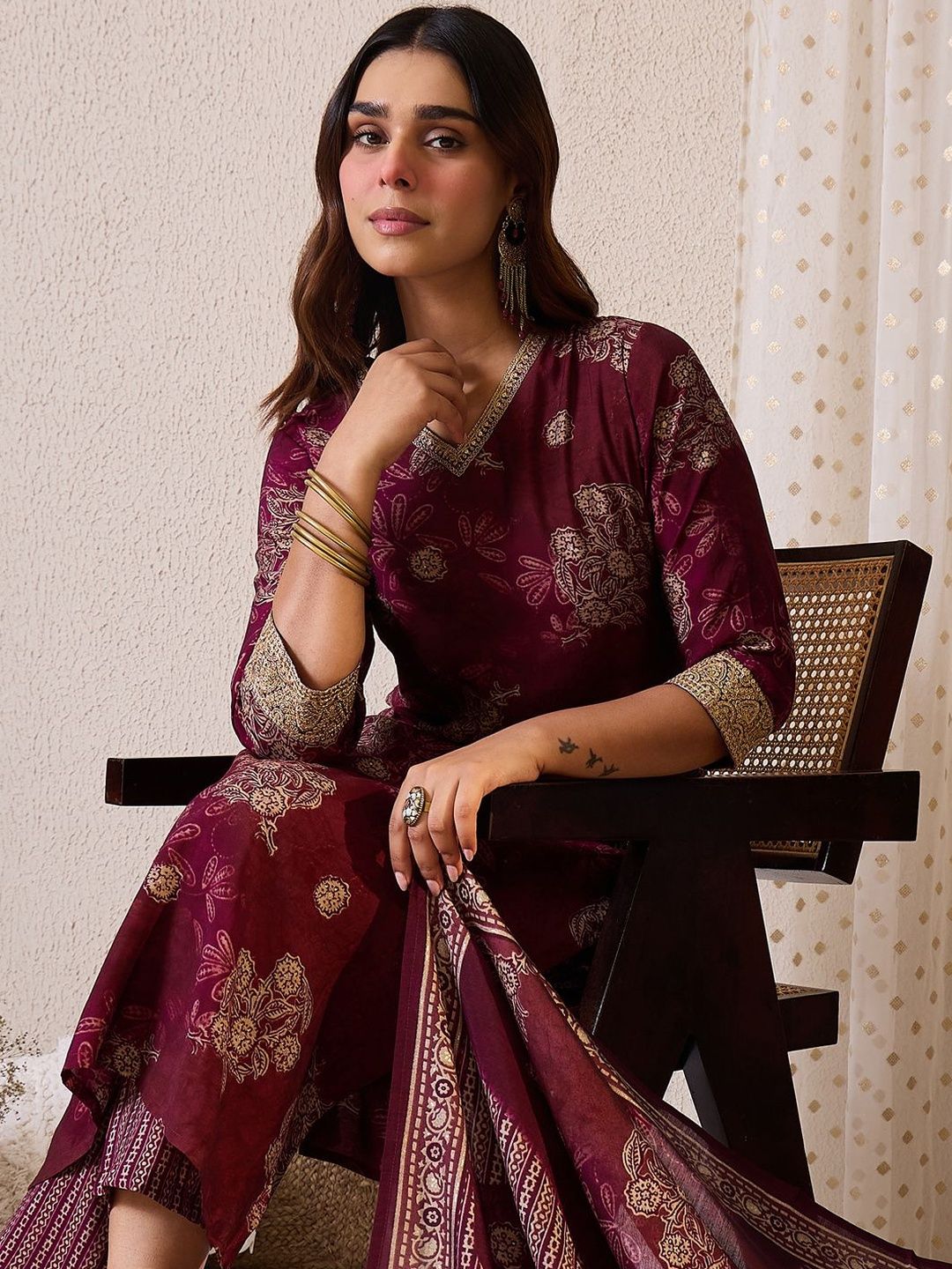 Women Floral Printed Regular Chanderi Silk Kurta with Trousers & With Dupatta