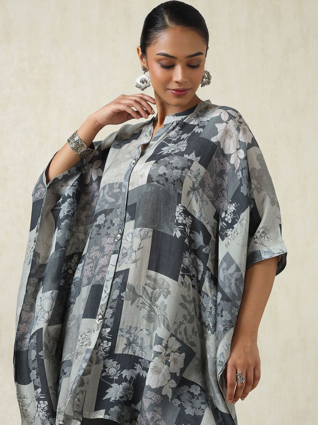 Dhiyona SO Women's Floral Printed Mandarin Collar Kaftan Kurta With Trousers
