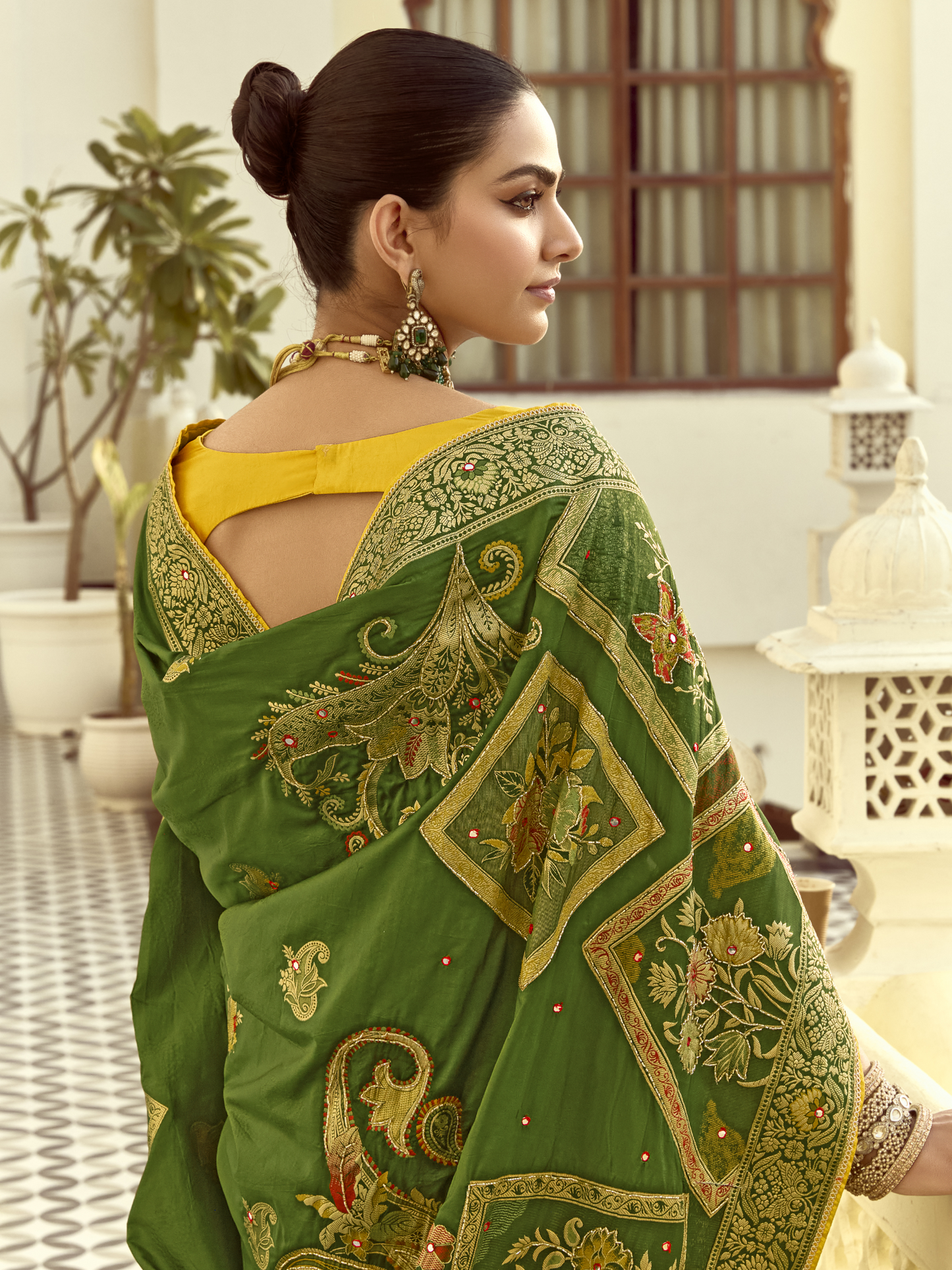 Dhiyona KM Women Green Banarasi Silk Saree With Beautiful Golden Zari Work