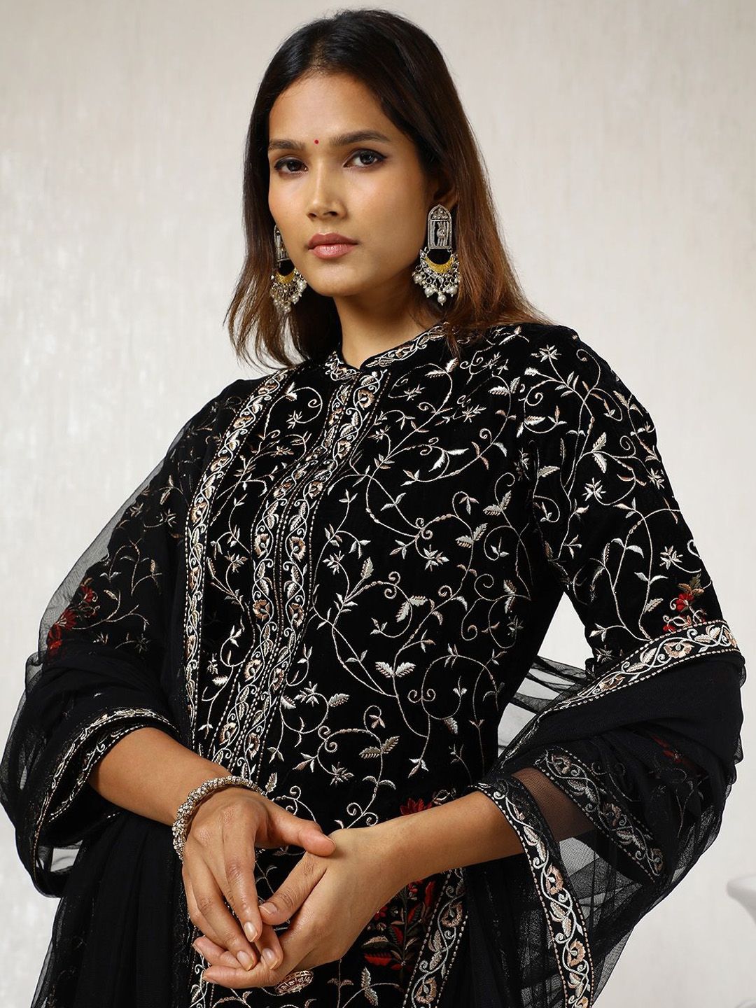Dhiyona SO Women's Black Floral Embroidered Regular Velvet Straight Kurta With Trouser With Dupatta