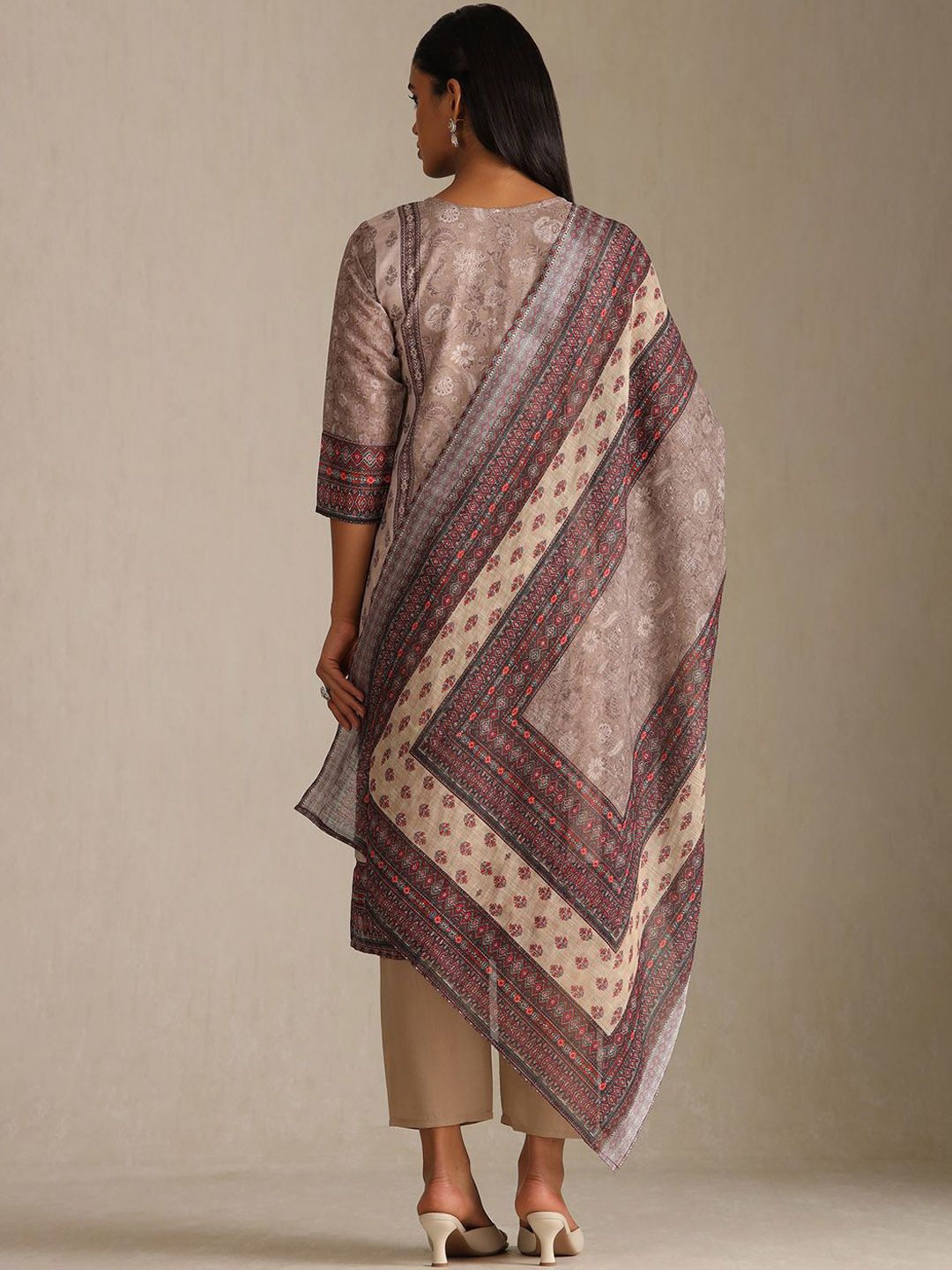 Dhiyona SO Women's Floral Printed Notch Neck Beads and Stones Linen Kurta With Trousers & Dupatta