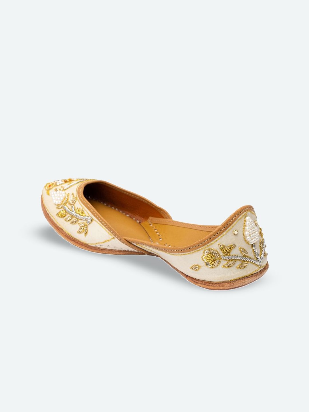 Dhiyona HOP Women Embellished Embroidered Mojaris Flats