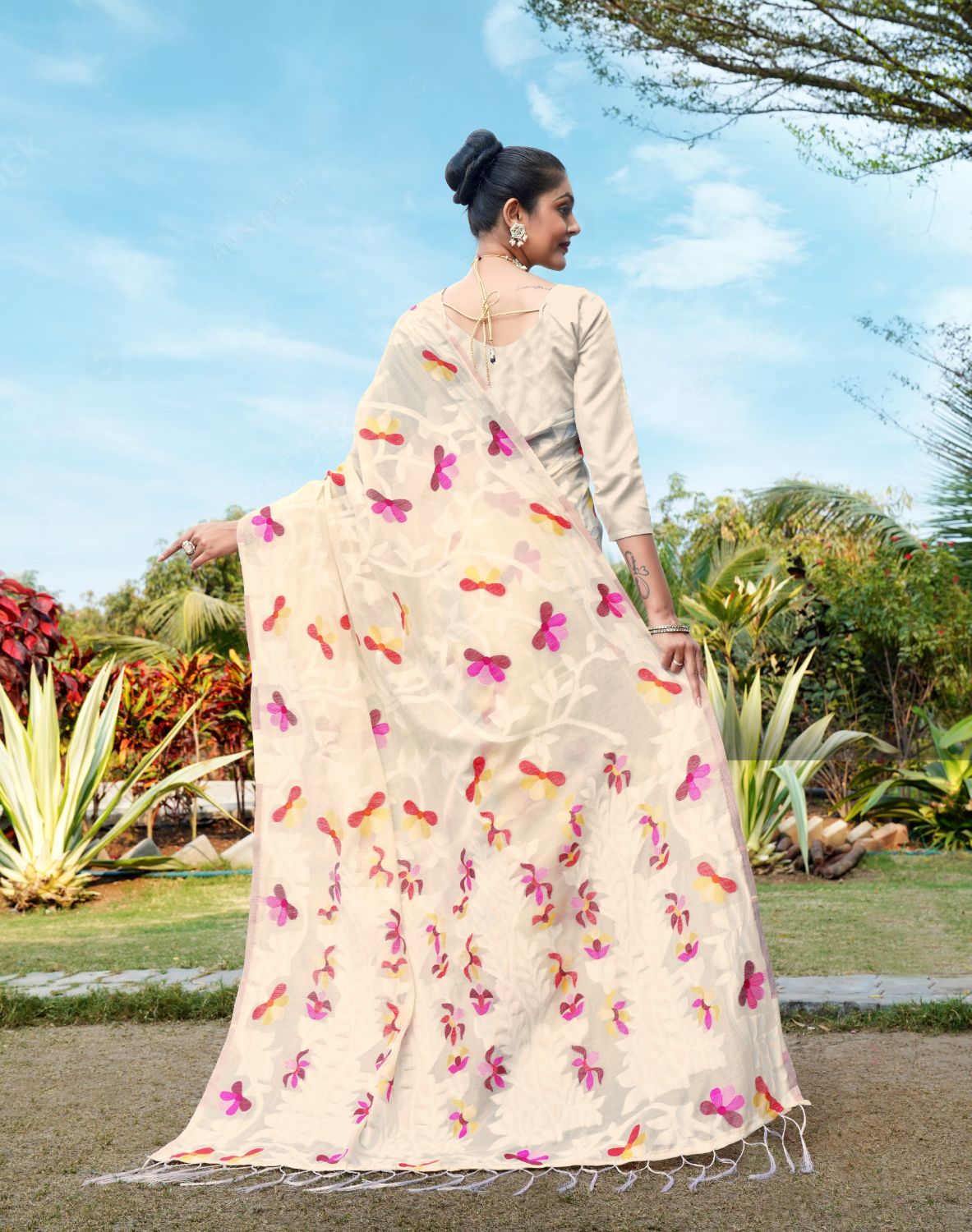 Dhiyona GR Women's Aalekha Bone White Soft Cotton Jamdani Saree