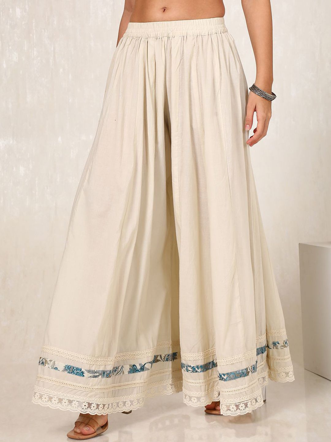 Dhiyona SO Women's Floral Printed Regular Gotta Patti Linen Straight Kurti with Palazzos & Dupatta