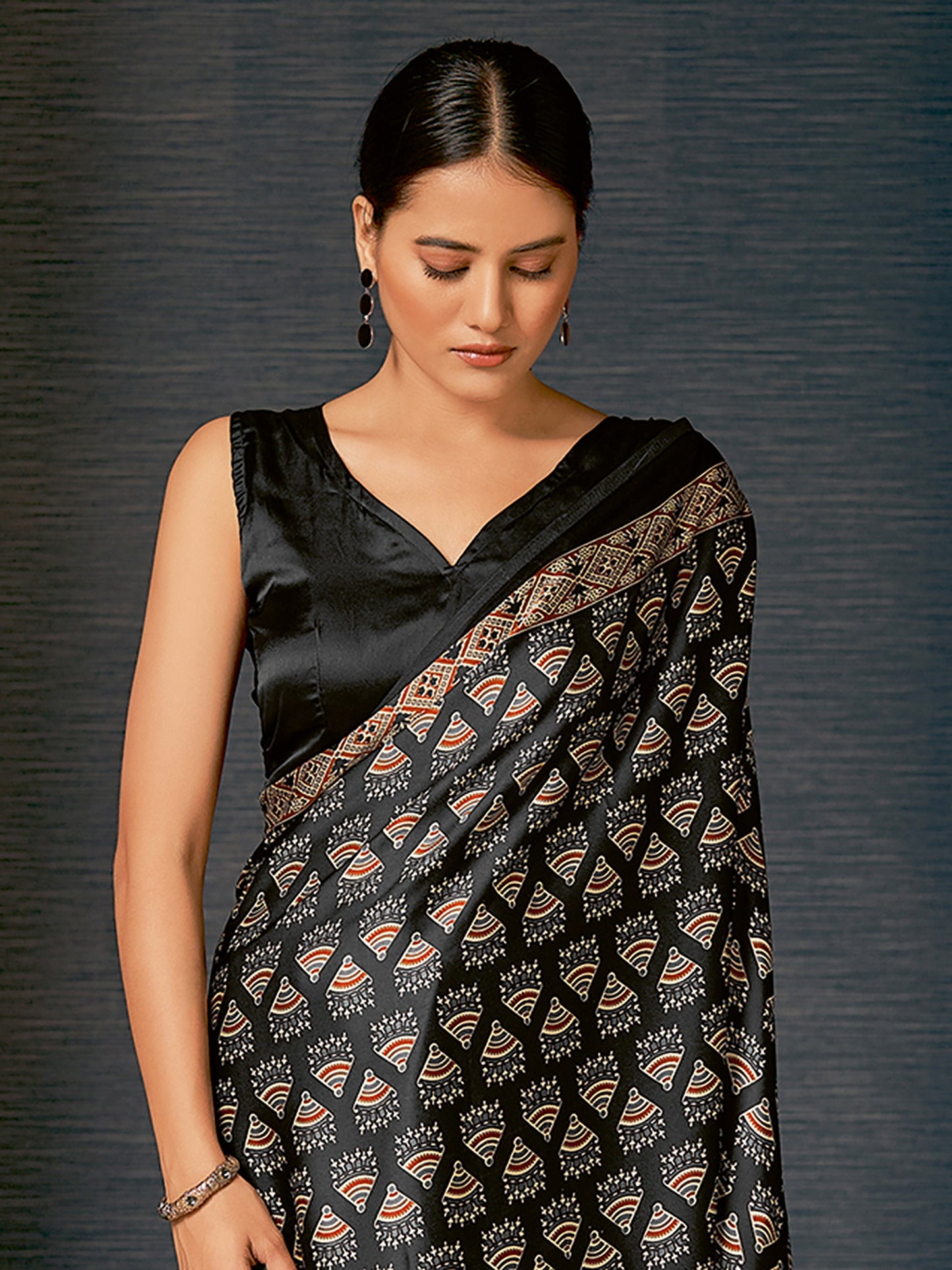 Women's Crepe Black Digital Print Designer Saree With Blouse Piece