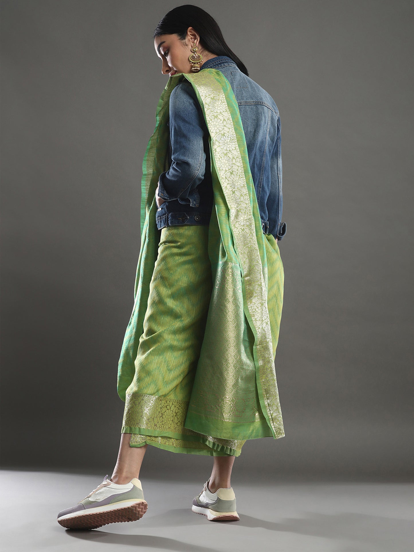 Women's Cotton Silk Green Woven Design Designer Saree With Blouse Piece