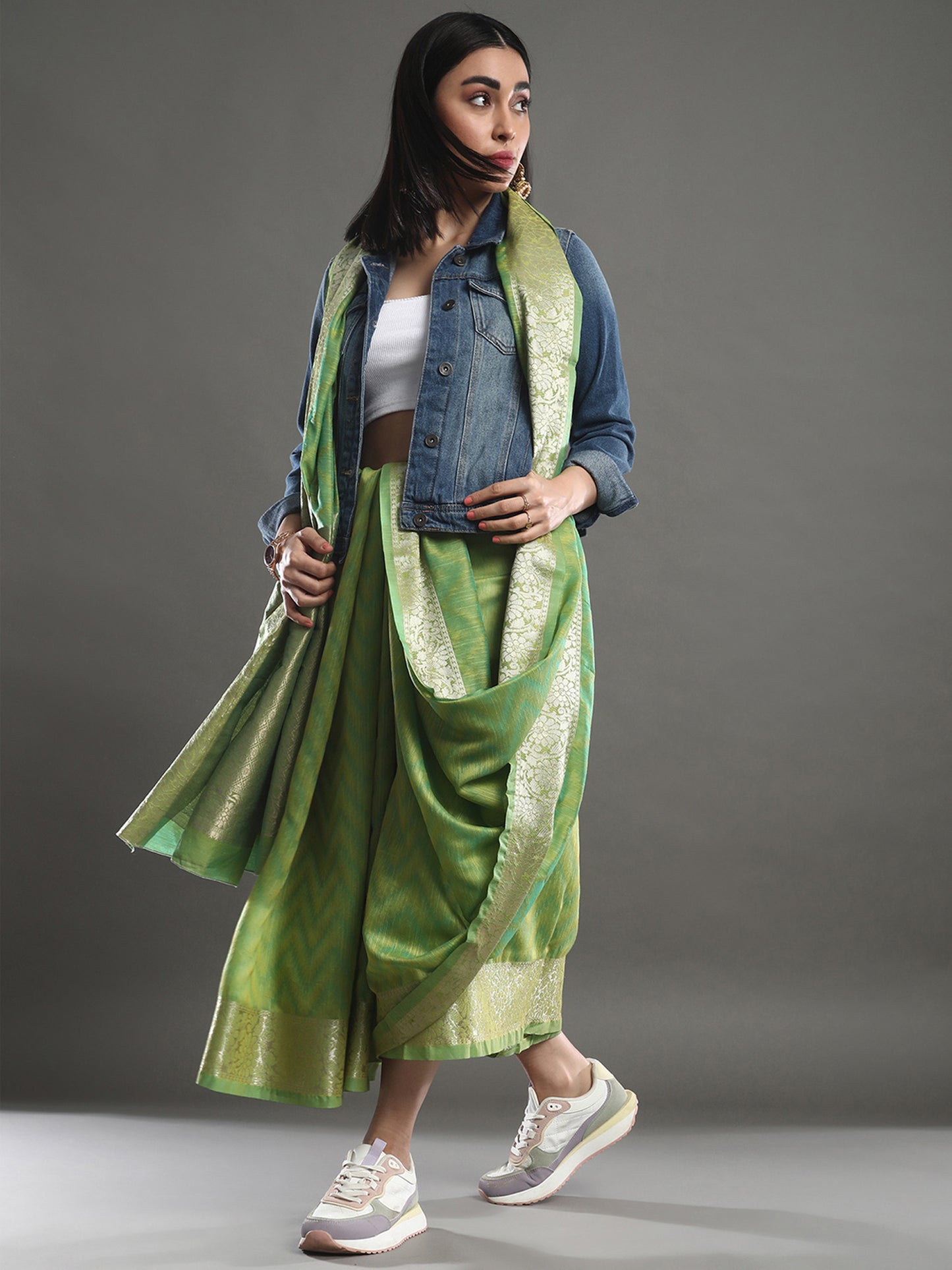 Women's Cotton Silk Green Woven Design Designer Saree With Blouse Piece