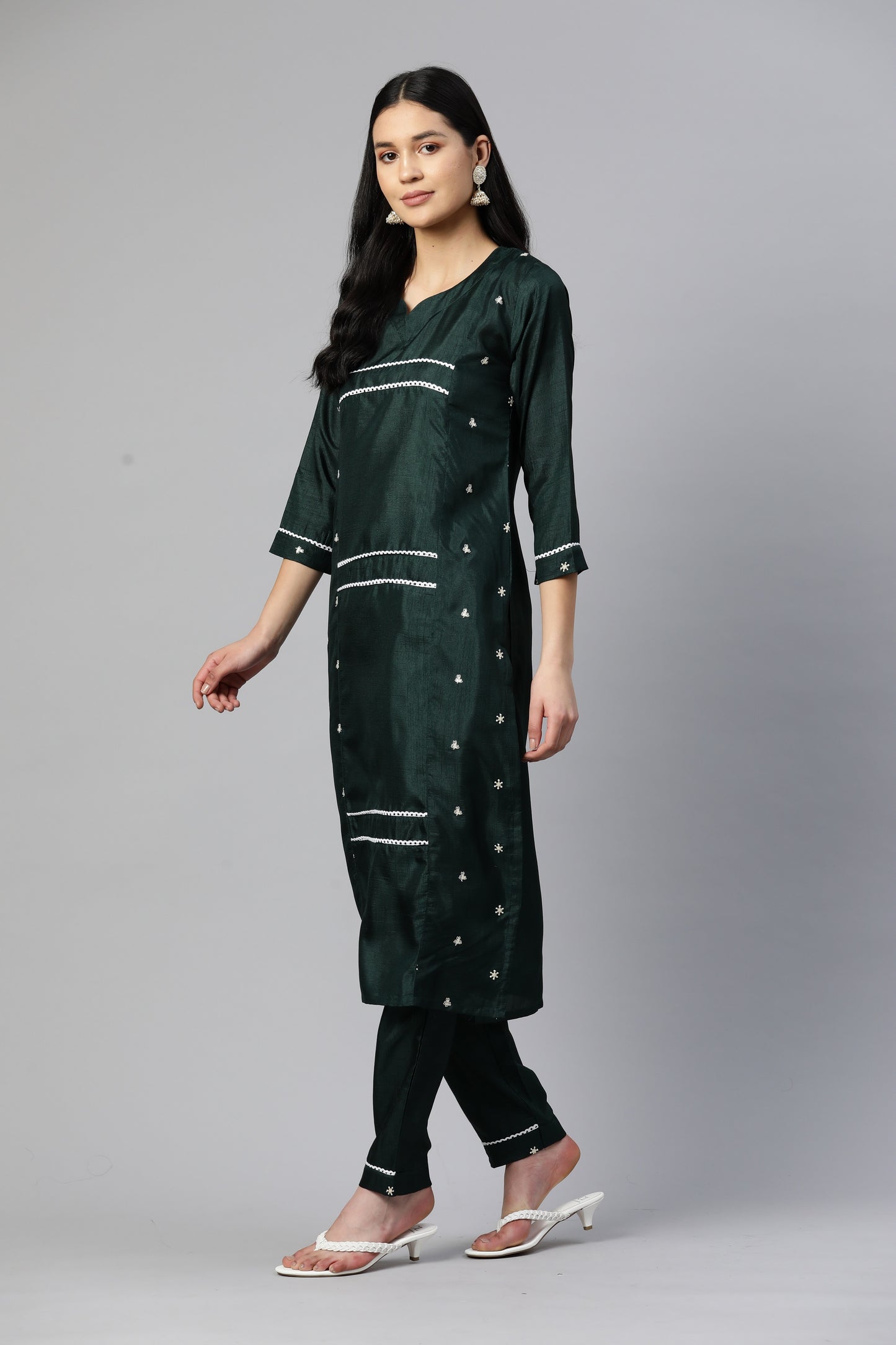 Dhiyona RV Women's Embroidered Silk Chiffon Kurta Set With Solid Print Dupatta