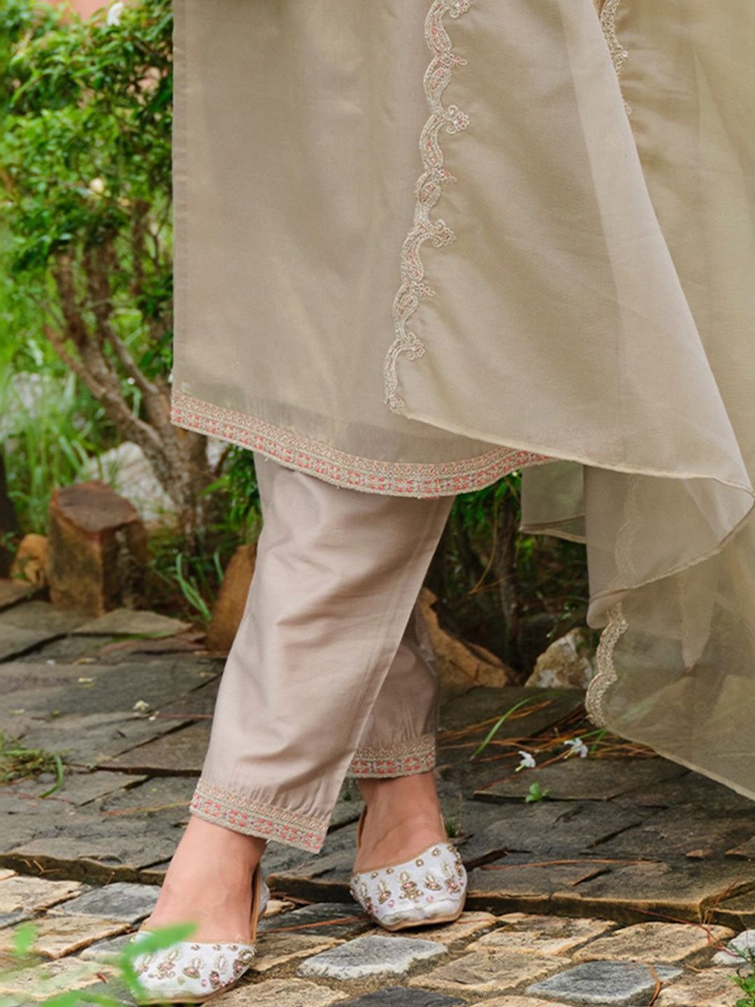 Women Ethnic Motifs Embroidered Regular Thread Work Kurta with Trousers & With Dupatta