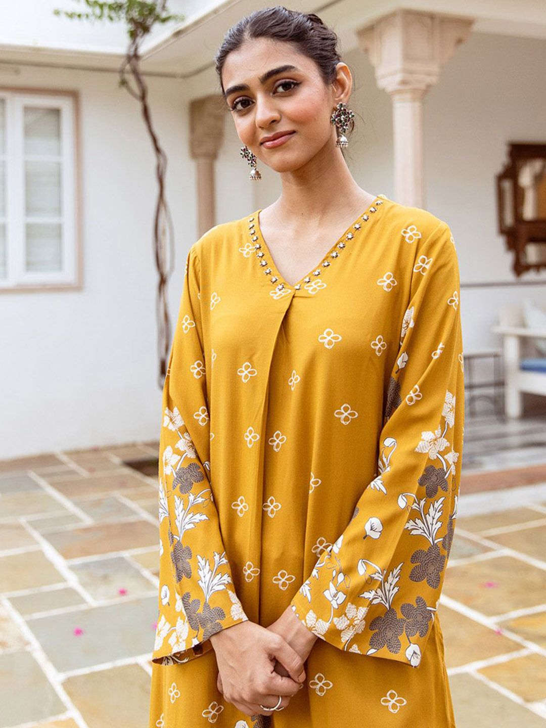 Dhiyona IS Women's Floral Printed Beads & Stones Straight Kurta With Palazzos