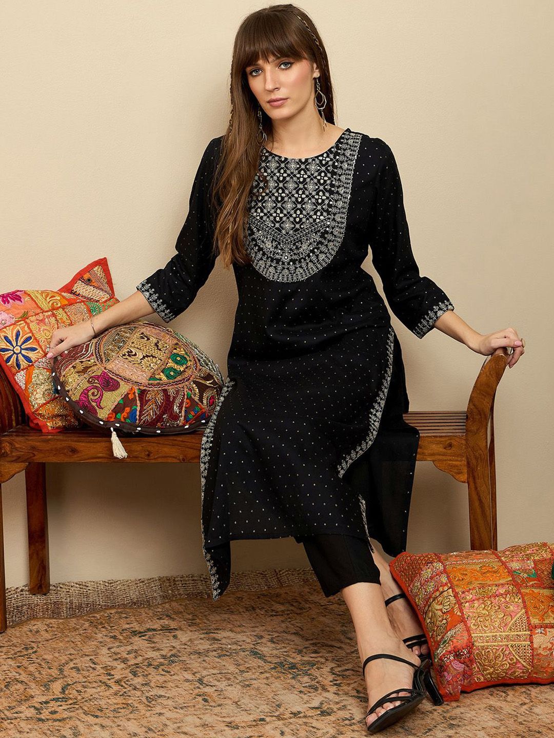 Dhiyona IE Floral Embroidered Zari Straight Kurta
