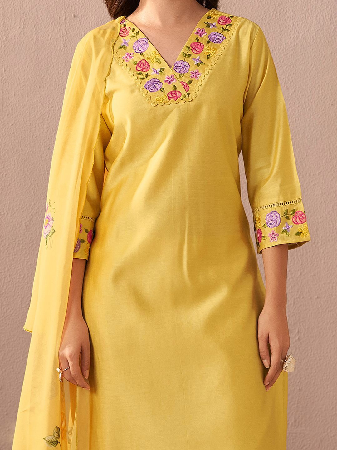 Dhiyona IE Women Floral Embroidered Work Liva Kurta with Trousers & With Dupatta