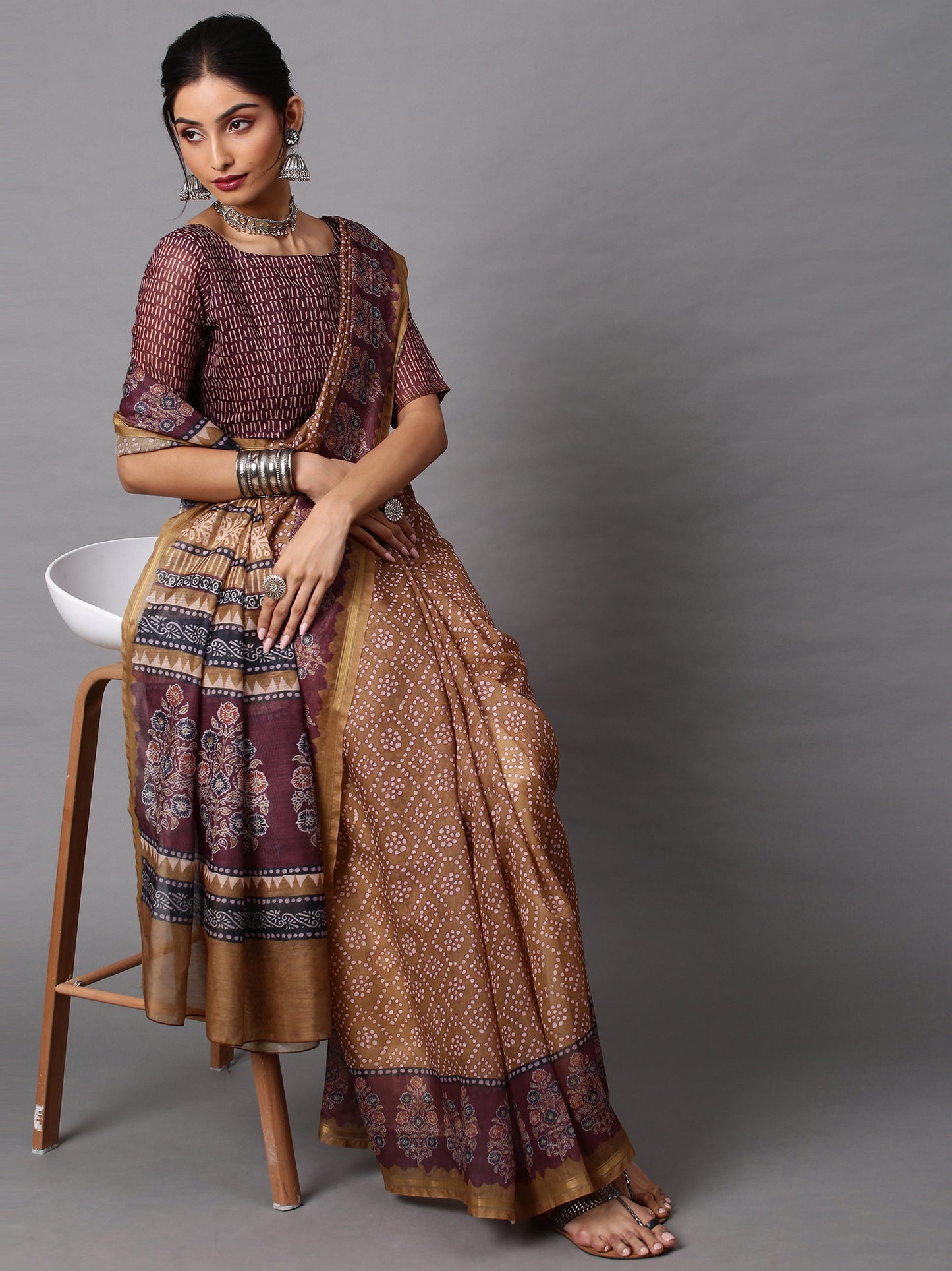 Women's Linen Blend Beige Printed Celebrity Saree With Blouse Piece