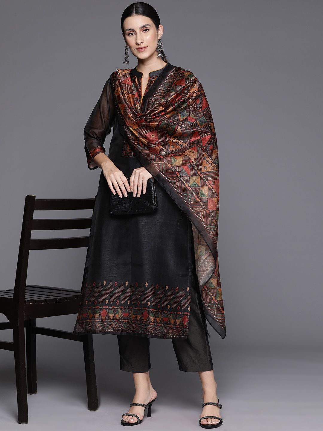 Dhiyona VA Women's Geometric Printed Mandarin Collar Regular Kurta & Trousers With Dupatta