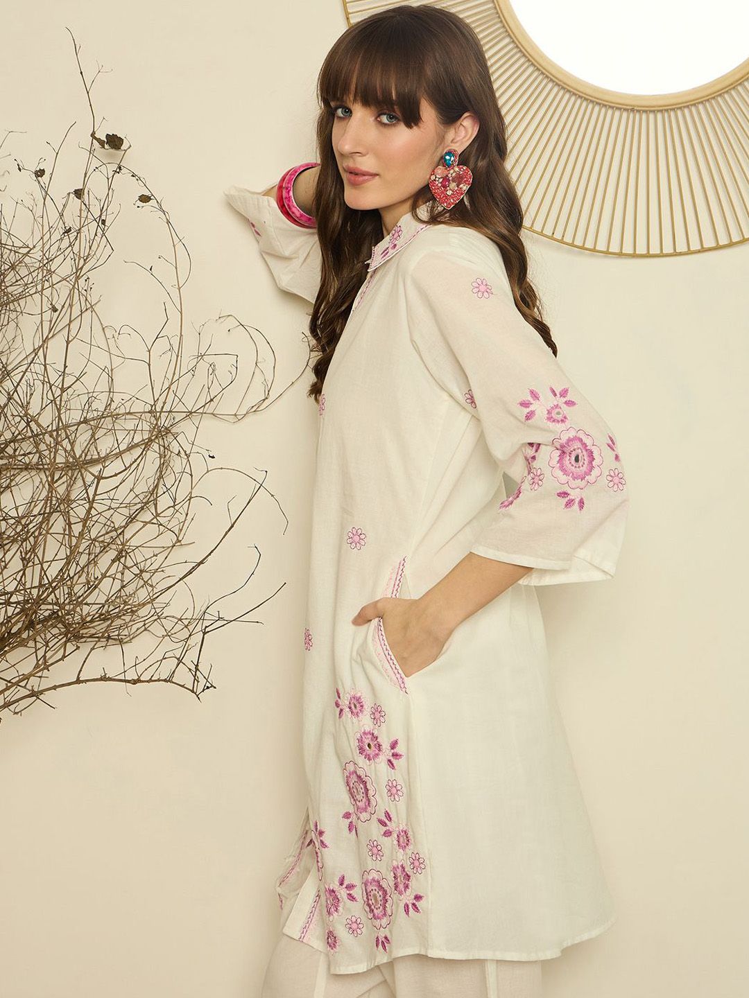 Women Floral Embroidered Pure Cotton Kurta with Trouser