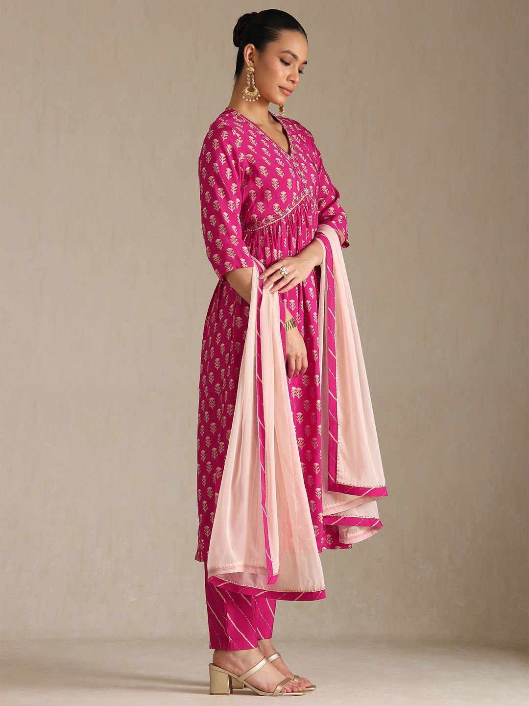 Dhiyona SO Women's Women Floral Printed Zardozi Kurta Set With Dupatta