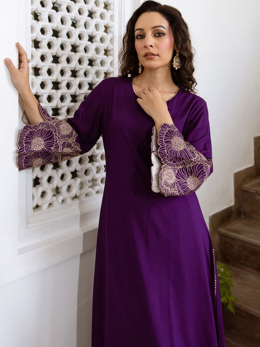 Women Floral Embroidered Regular Kurta with Trousers