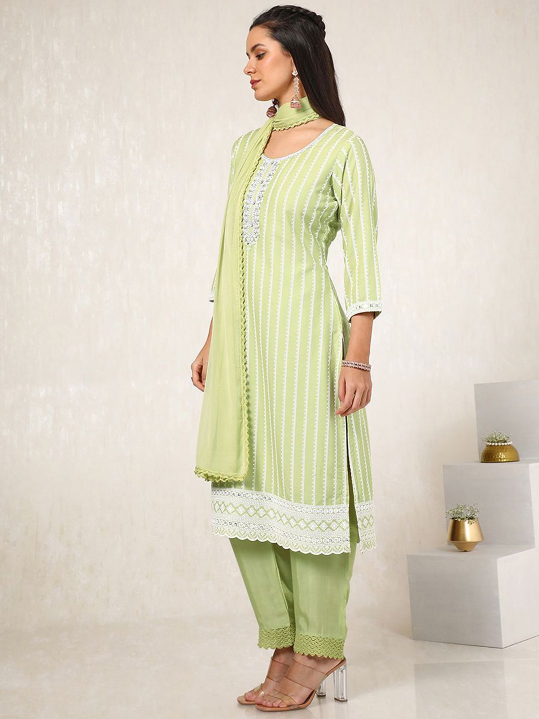 Dhiyona SO Women's Floral Embroidered Regular Thread Work Straight Kurta With Trouser With Dupatta