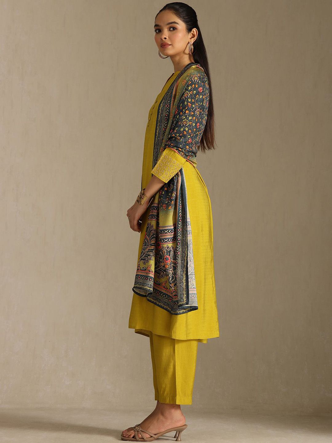 Dhiyona SO Women's Mandarin Collar Straight Kurta With Trousers & Dupatta