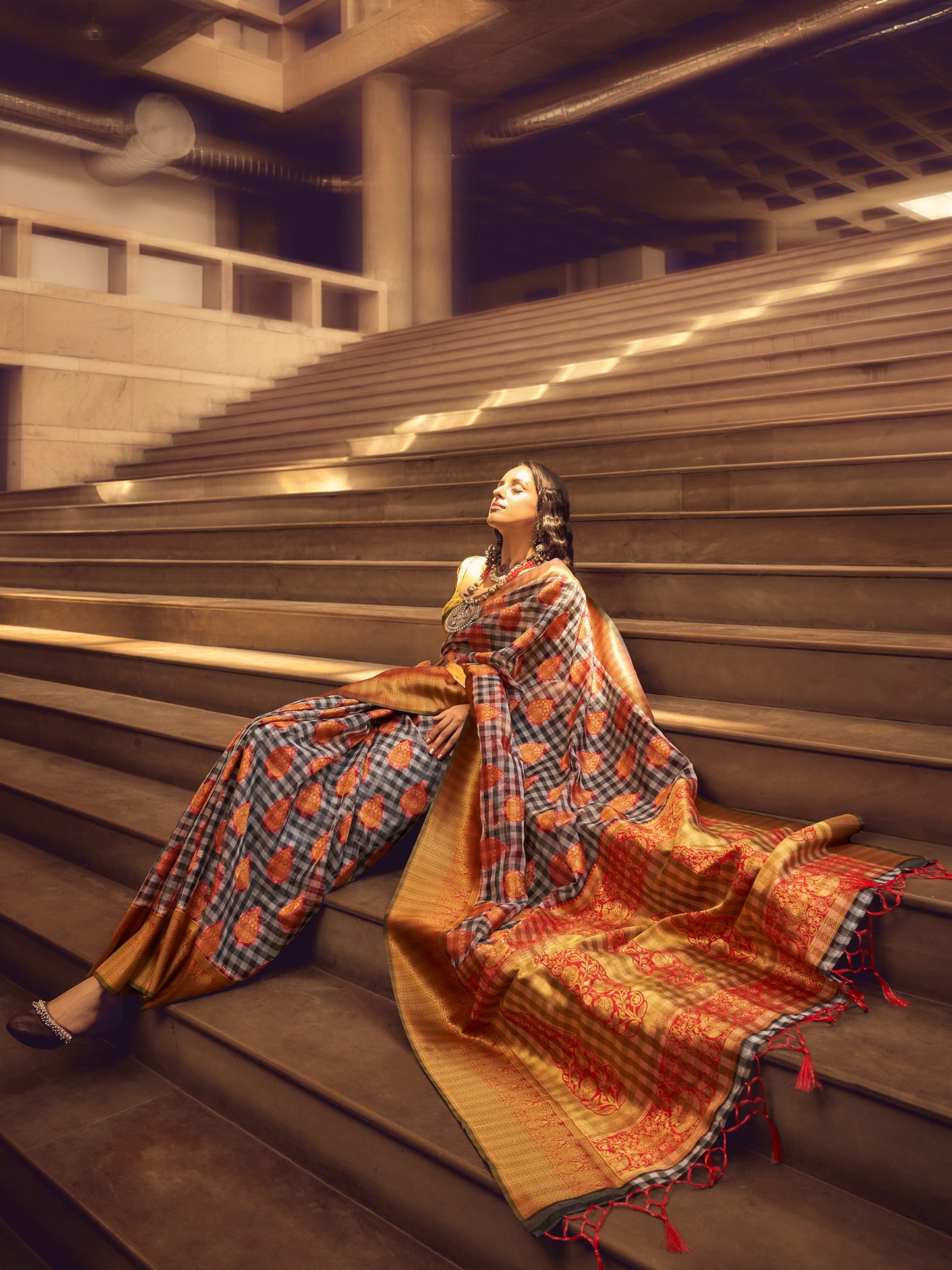 Women's Organza Grey Woven Design Designer Saree With Blouse Piece