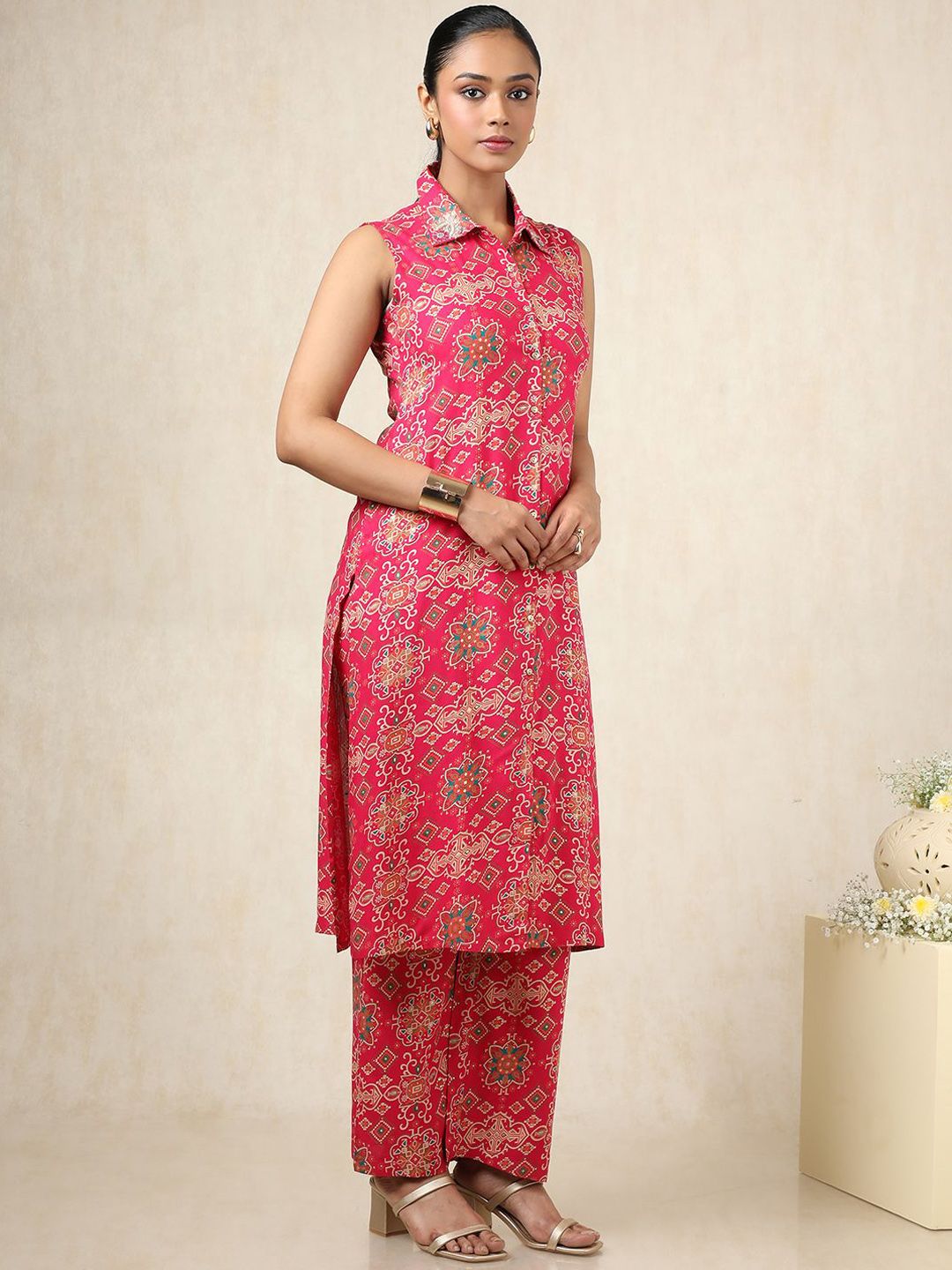 Dhiyona SO Women's Ethnic Motifs Printed Sleeveless Shirt Collar Straight Kurta With Palazzo