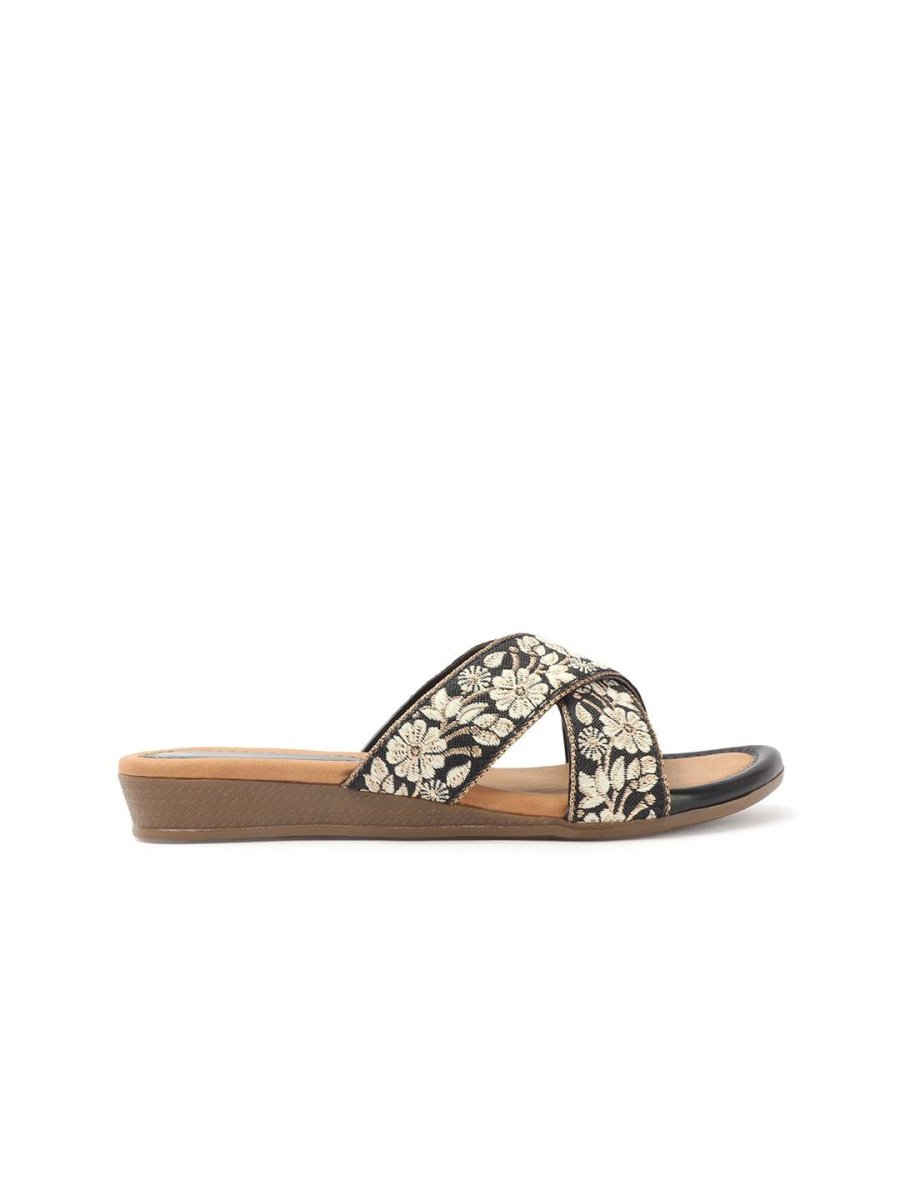Dhiyona AK Women Embroidered Open Toe Flats
