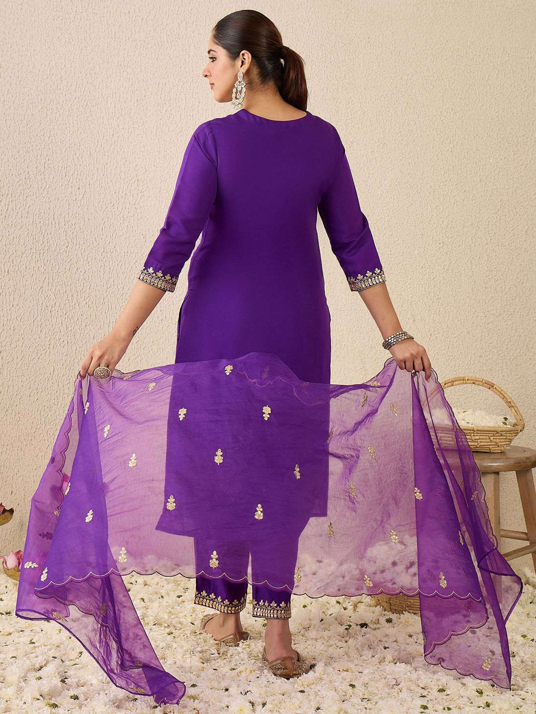 Dhiyona IE Women's Ethnic Motifs Embroidered Thread Work Straight Kurta With Trousers & Dupatta