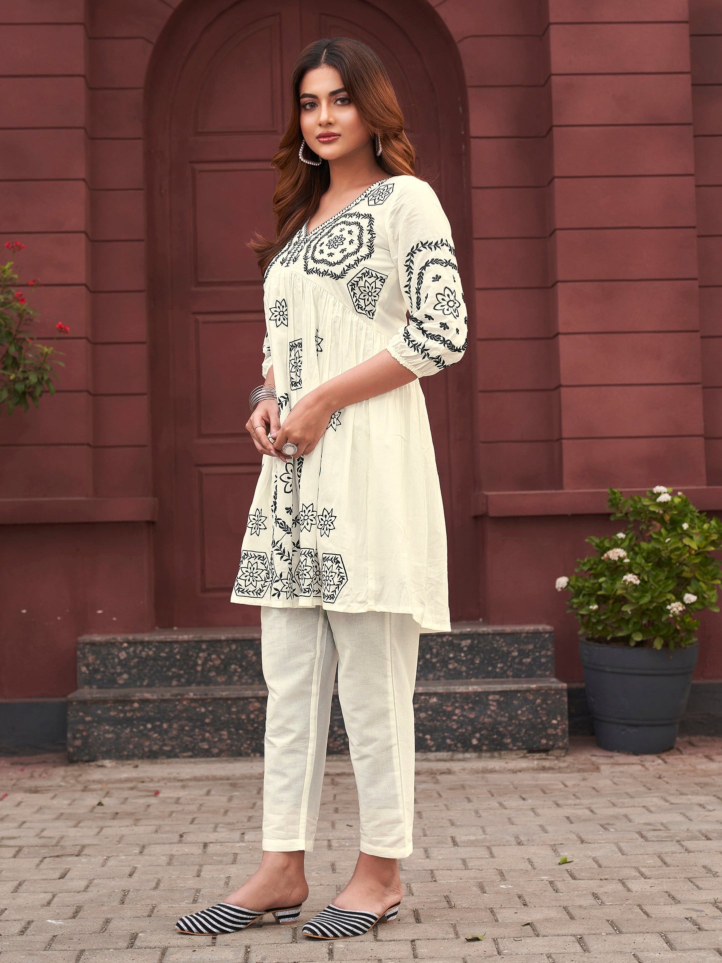 Dhiyona TI Women's Women's Off White Embroidered A Line Fit Kurta with Pant