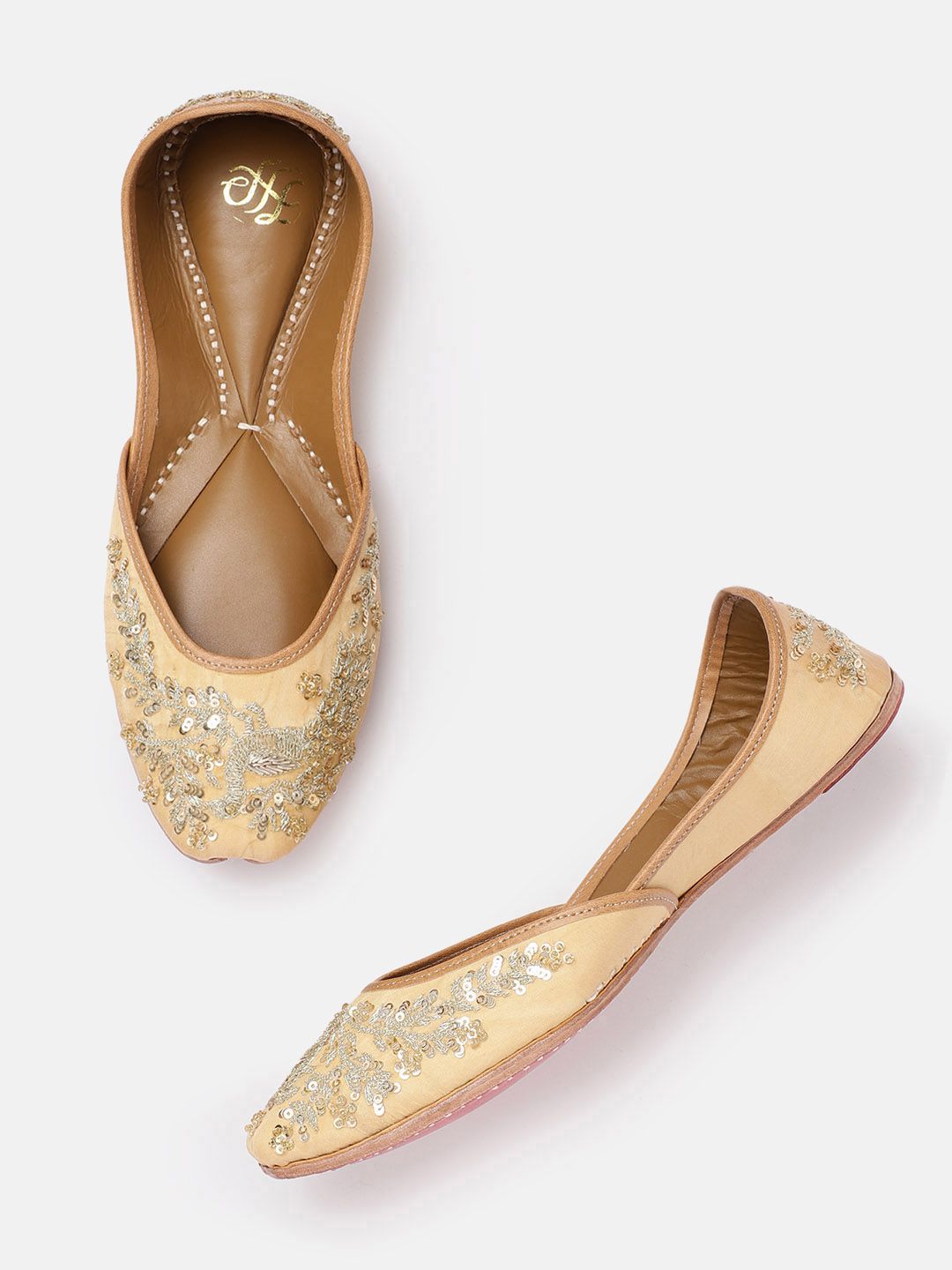 Dhiyona HOP Women Ethnic Embellished Mojaris