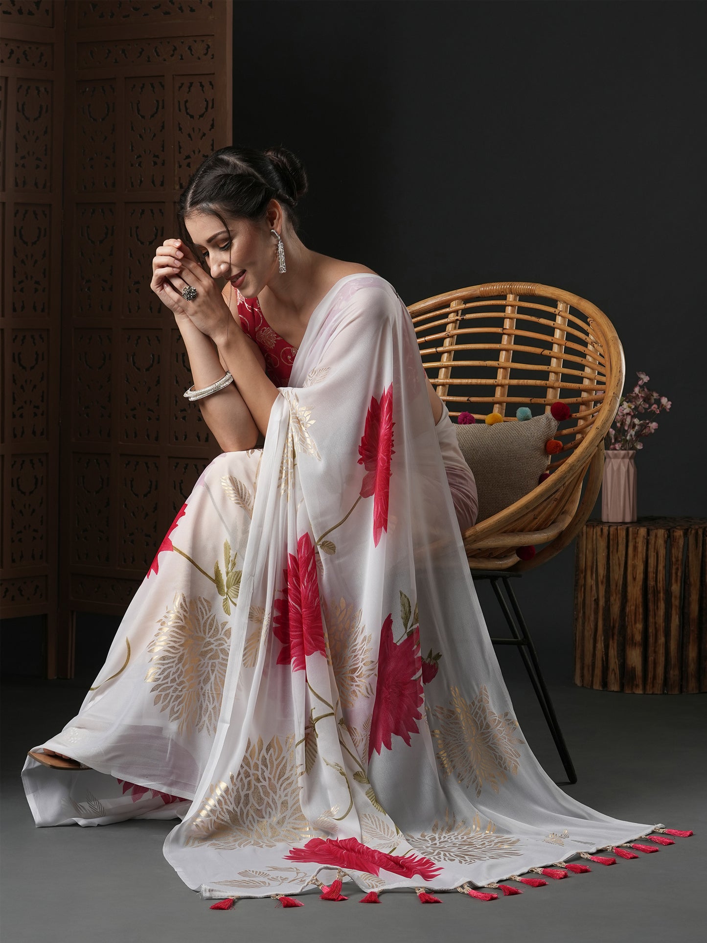 Women's Georgette White Printed Designer Saree With Blouse Piece
