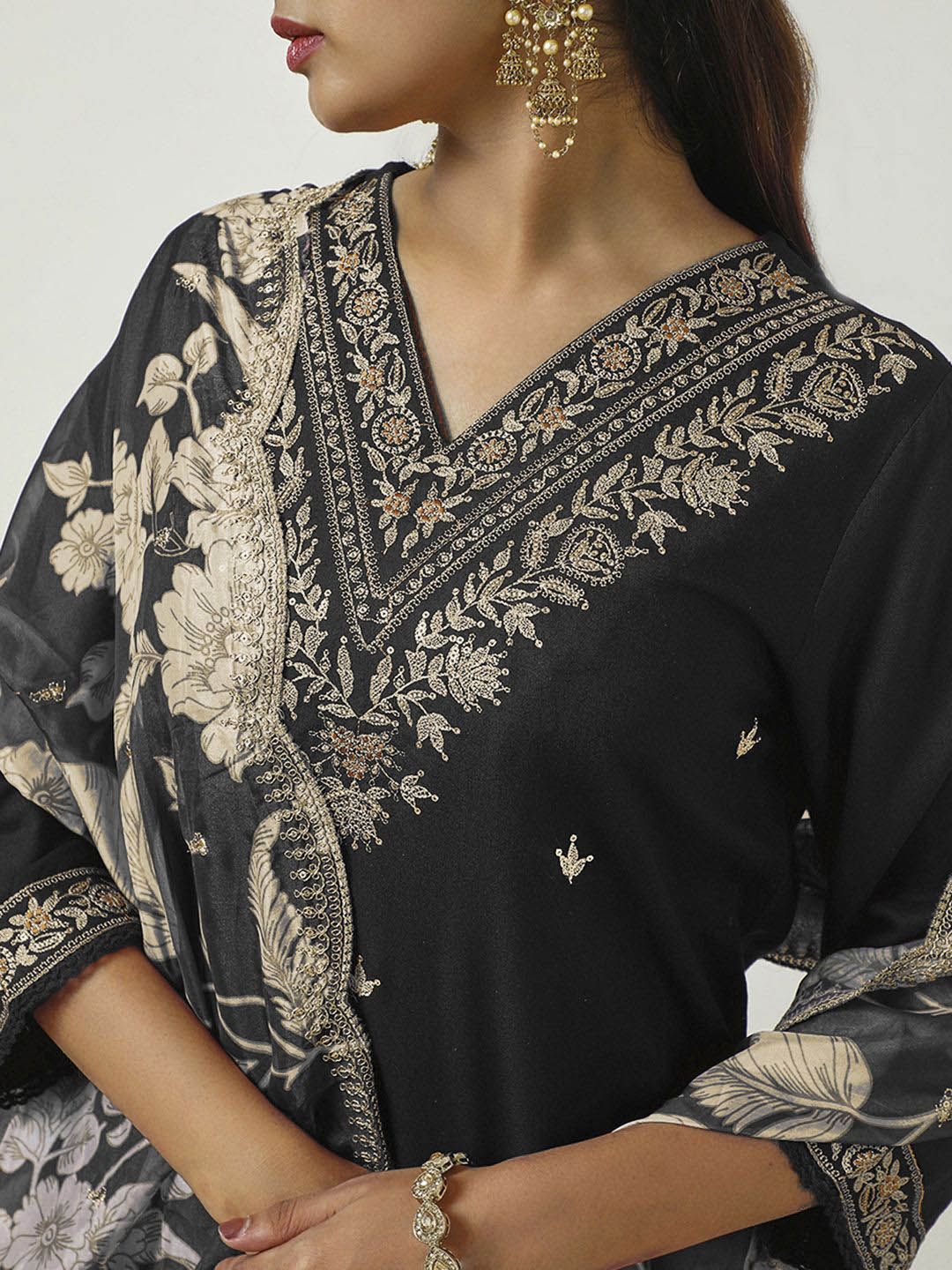 Dhiyona SO Women's Floral Embroidered Thread Work Straight Kurta with Salwar & Dupatta