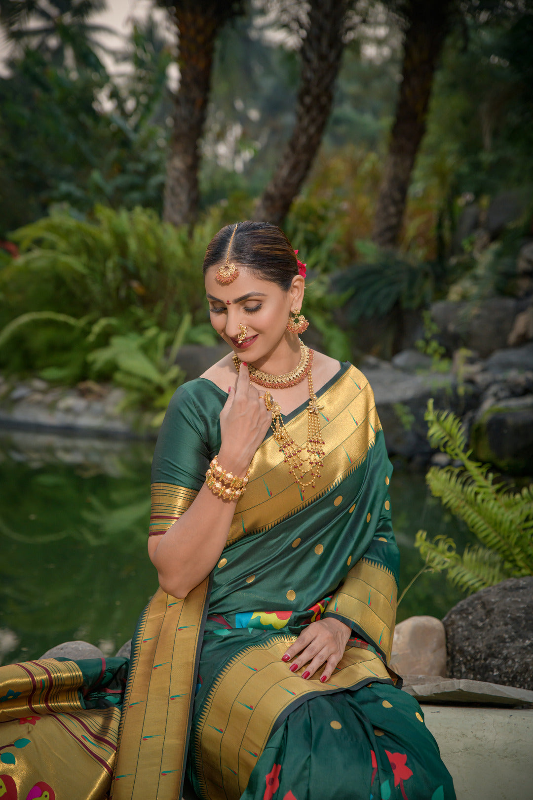 Dhiyona GR Women's Muniya Bottle Green Zari Paithani Silk Saree