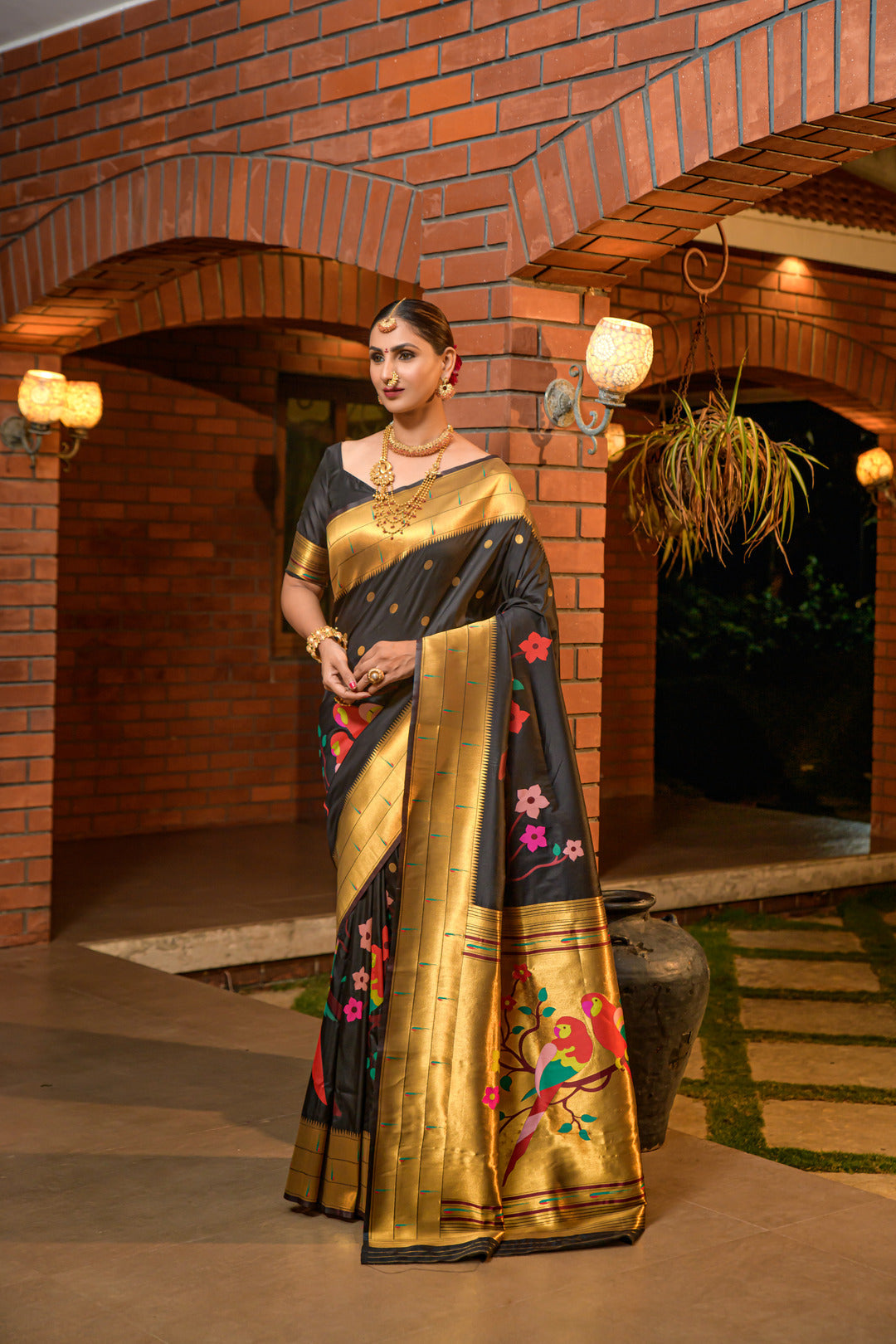 Dhiyona GR Women's Muniya Black Zari Paithani Silk Saree