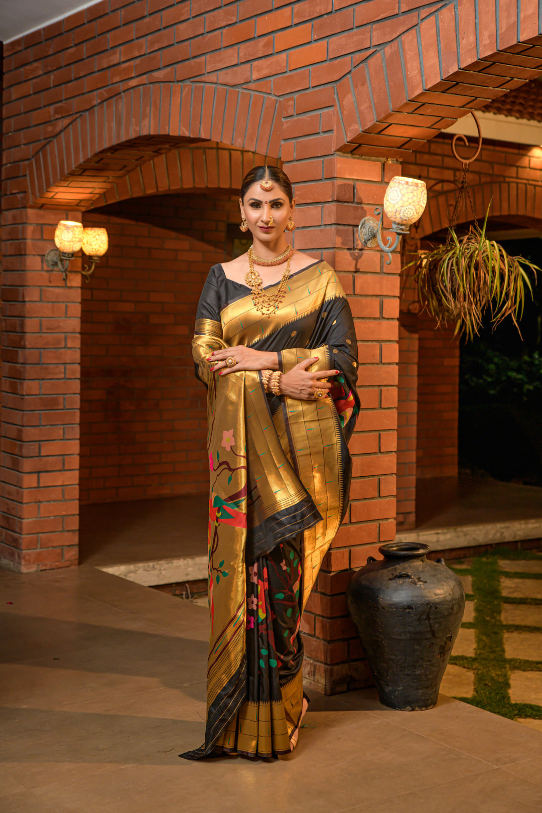Dhiyona GR Women's Muniya Black Zari Paithani Silk Saree