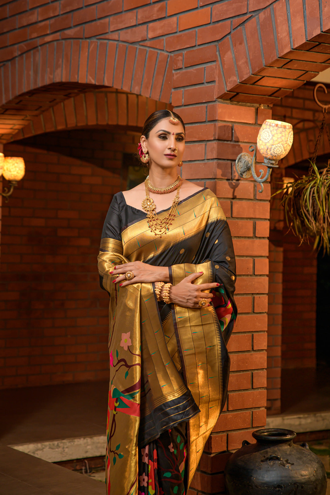 Dhiyona GR Women's Muniya Black Zari Paithani Silk Saree