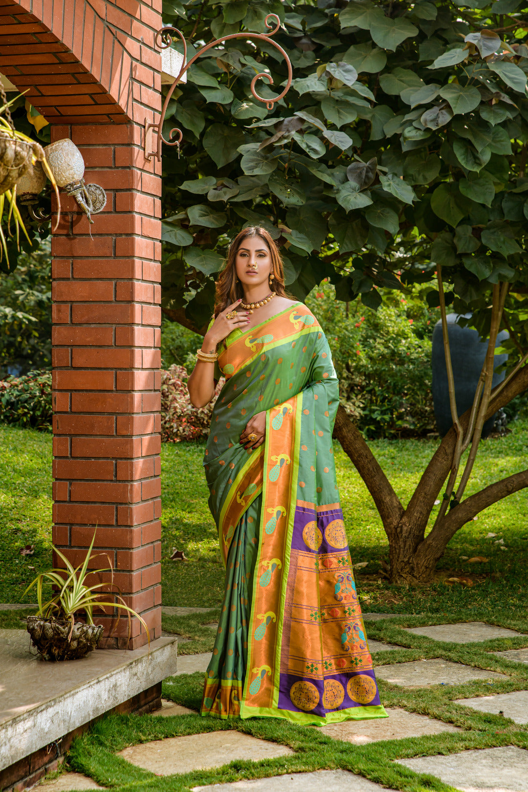 Dhiyona GR Women's Priyanka Dark Green Zari Paithani Silk Saree