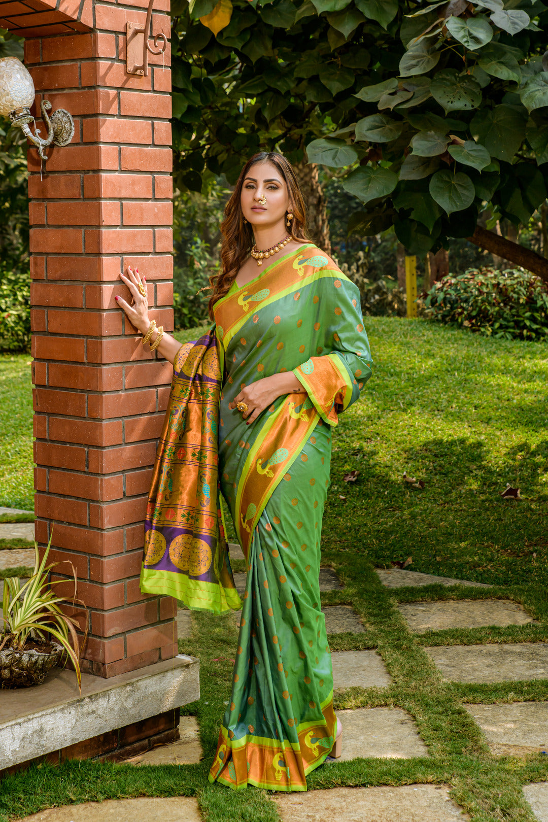 Dhiyona GR Women's Priyanka Dark Green Zari Paithani Silk Saree