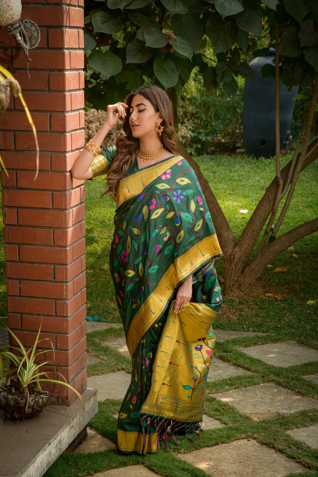 Dhiyona GR Women's Butterfly Drak Green Zari Paithani Silk Saree