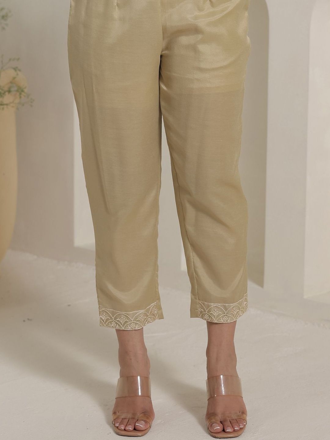 Women Solid Kurta with Trouser