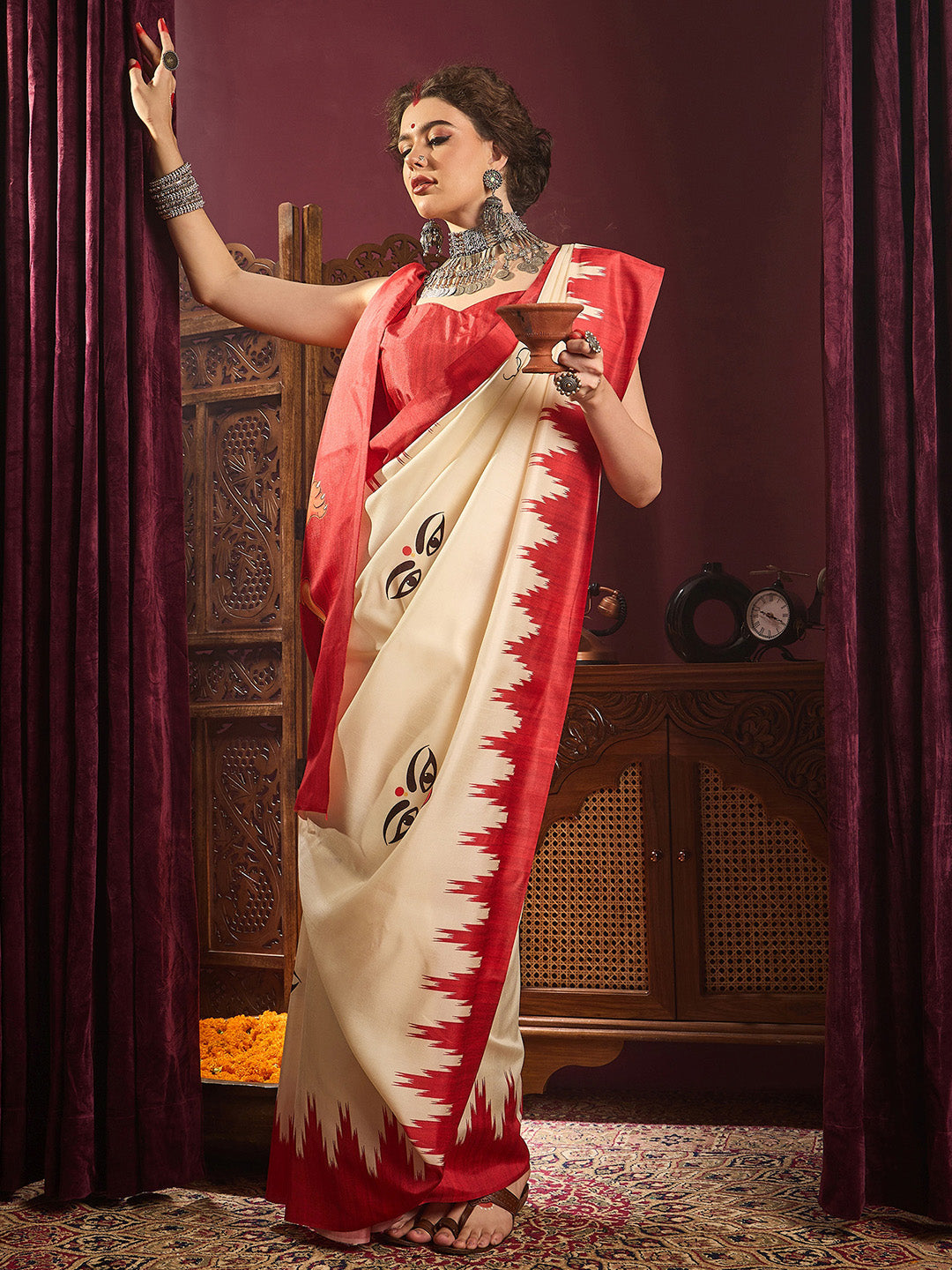 Women's Silk Blend Off White Printed Celebrity Saree With Blouse Piece
