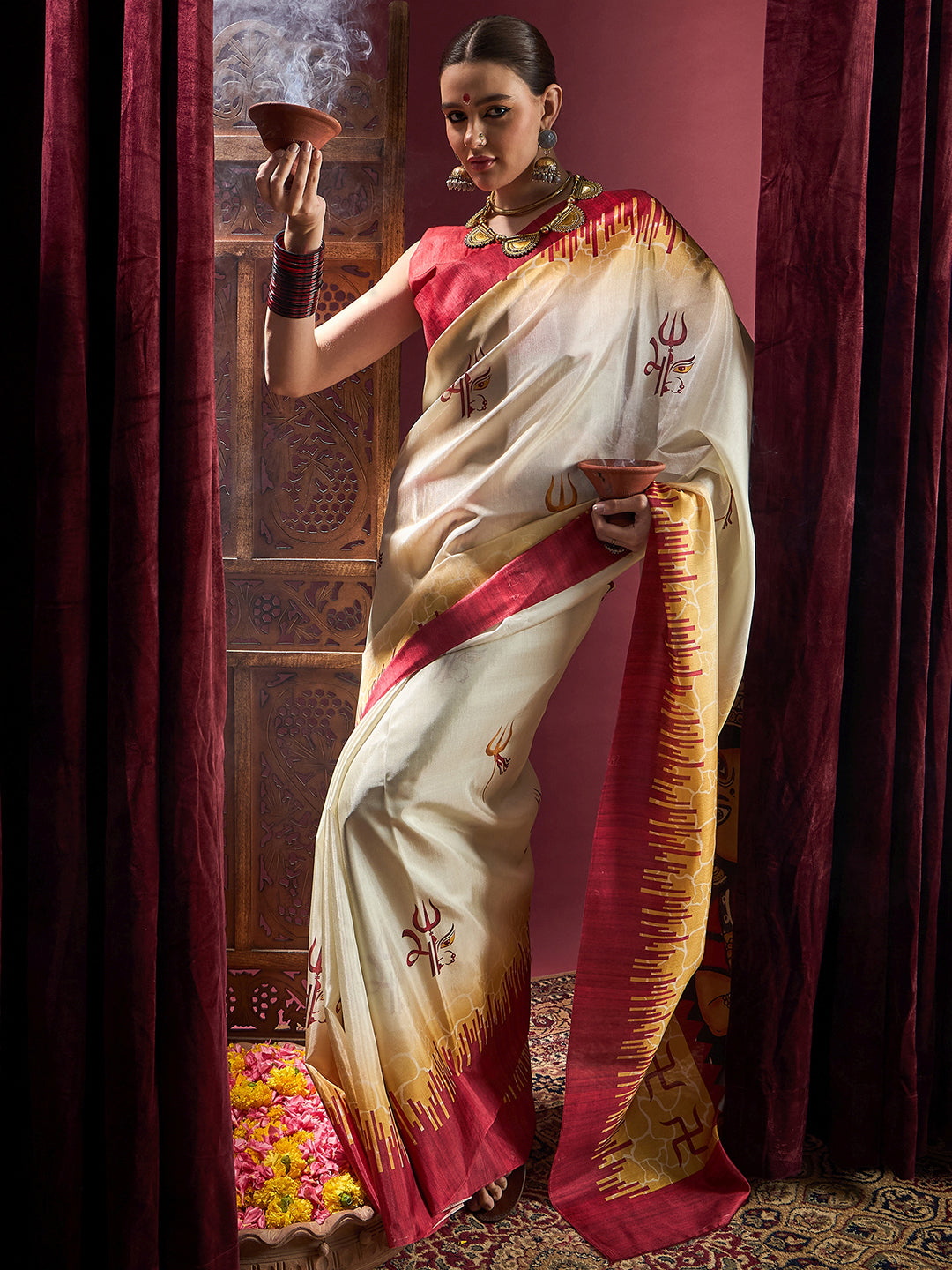 Women's Silk Blend Off White Printed Celebrity Saree With Blouse Piece