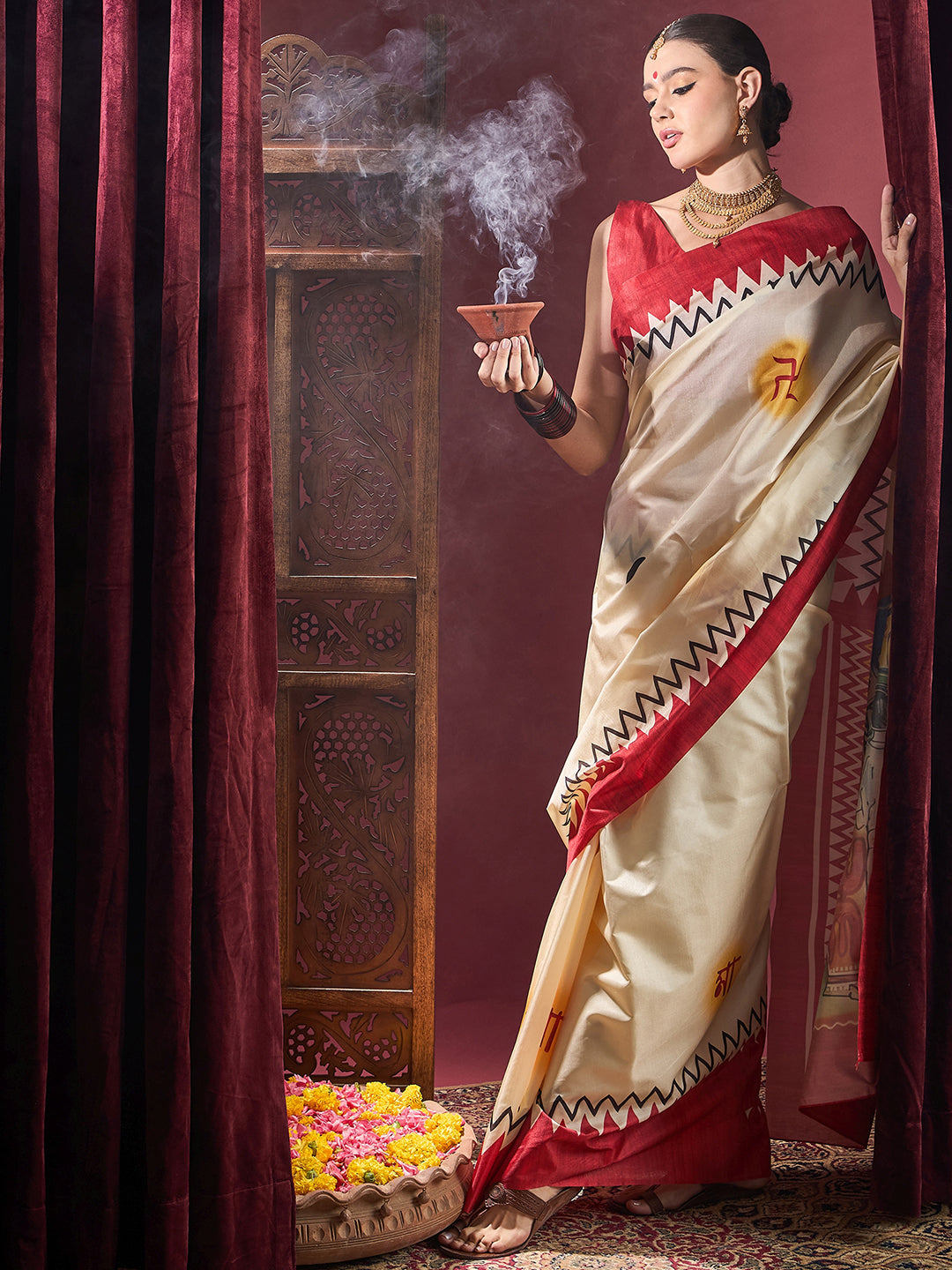Women's Silk Blend Off White Printed Celebrity Saree With Blouse Piece