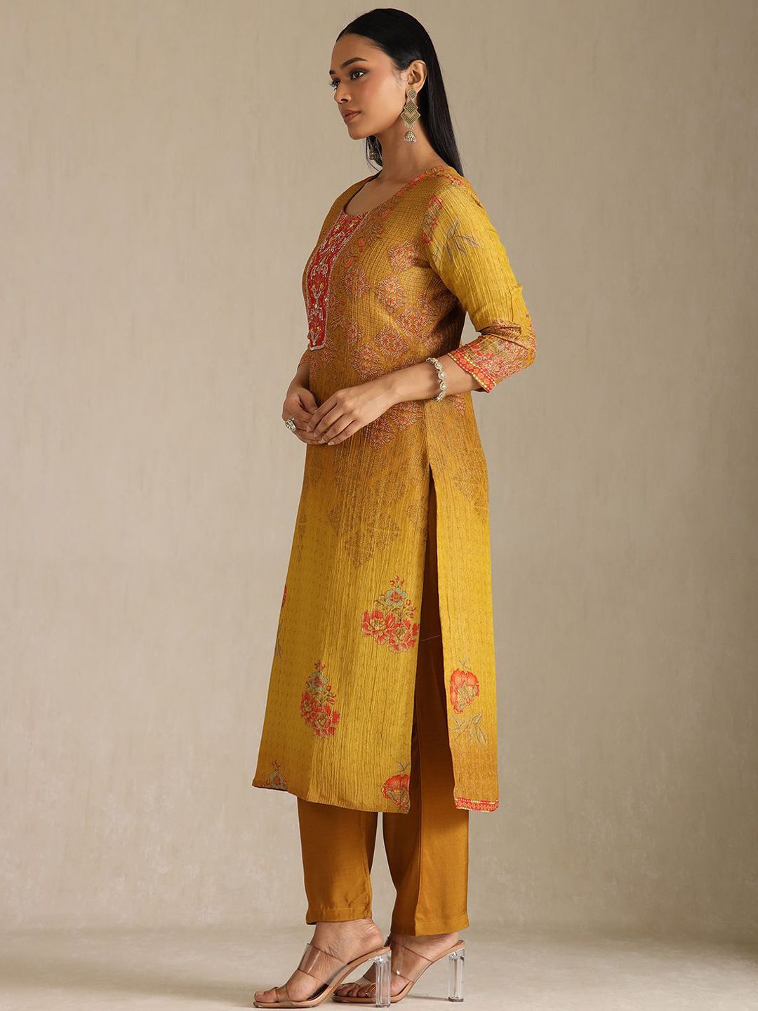 Dhiyona SO Women's Women Floral Printed Regular Beads and Stones Kurta Sets