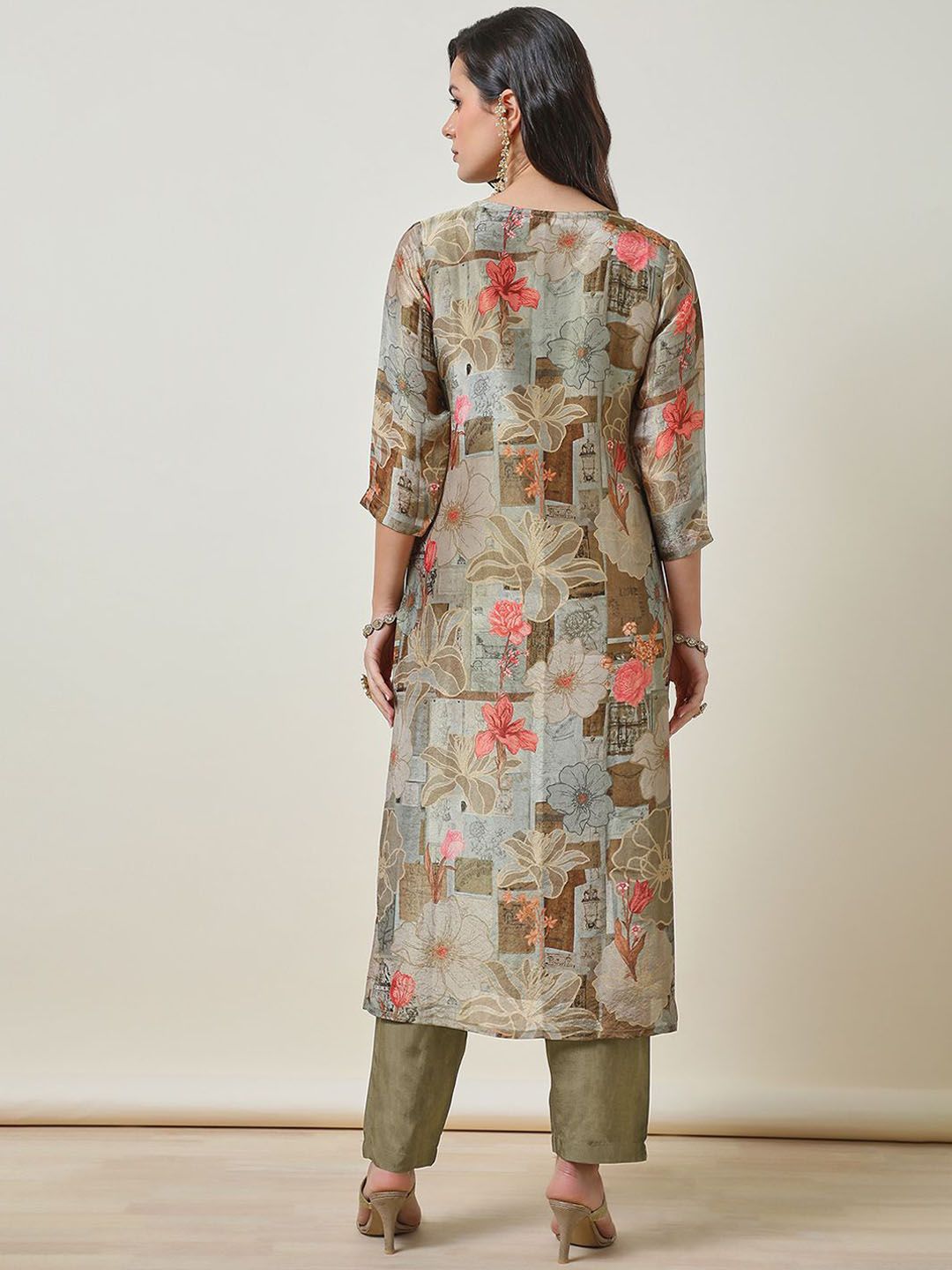 Dhiyona SO Women's Floral Printed V-Neck Three-Quarter Sleeves Regular Straight Kurta With Trouser