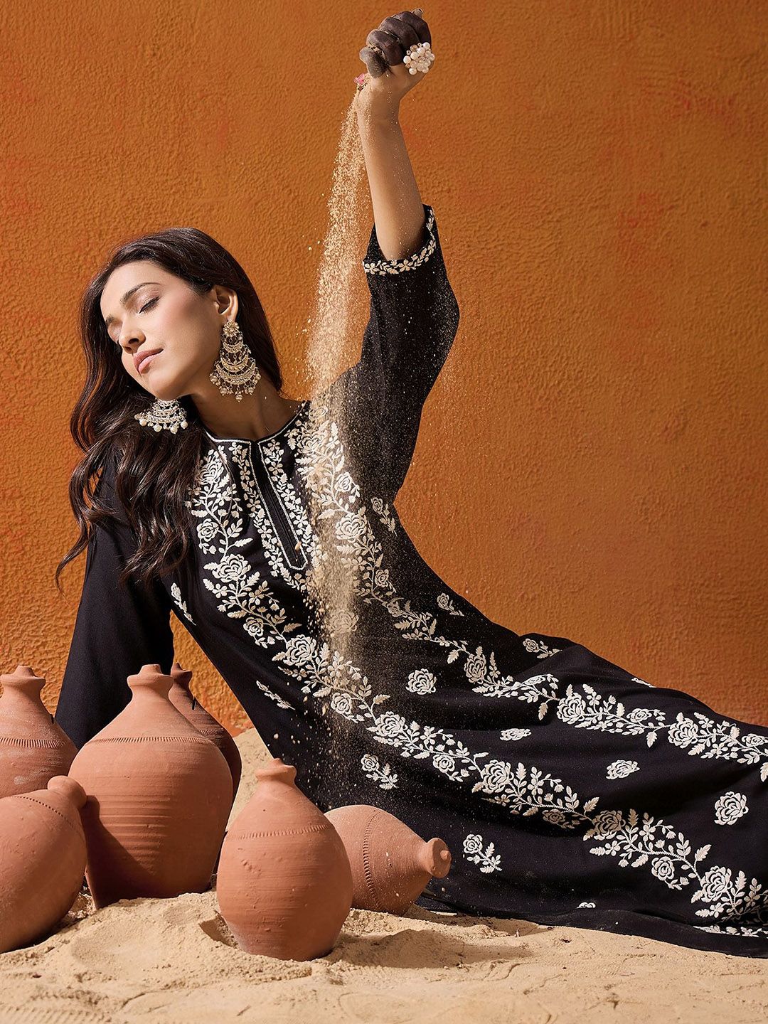 Dhiyona IE Floral Embroidered Straight Kurta