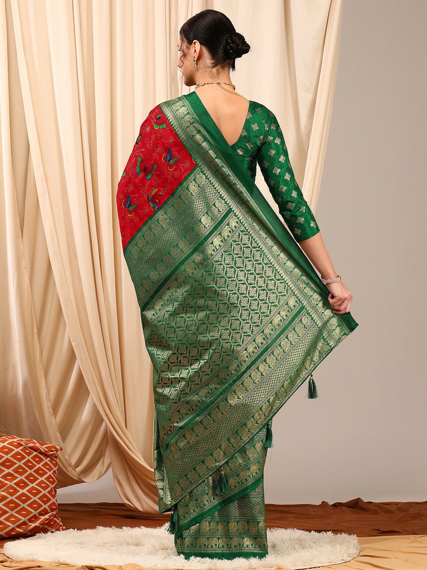 Women's Cotton Blend Red Printed Designer Saree With Blouse Piece